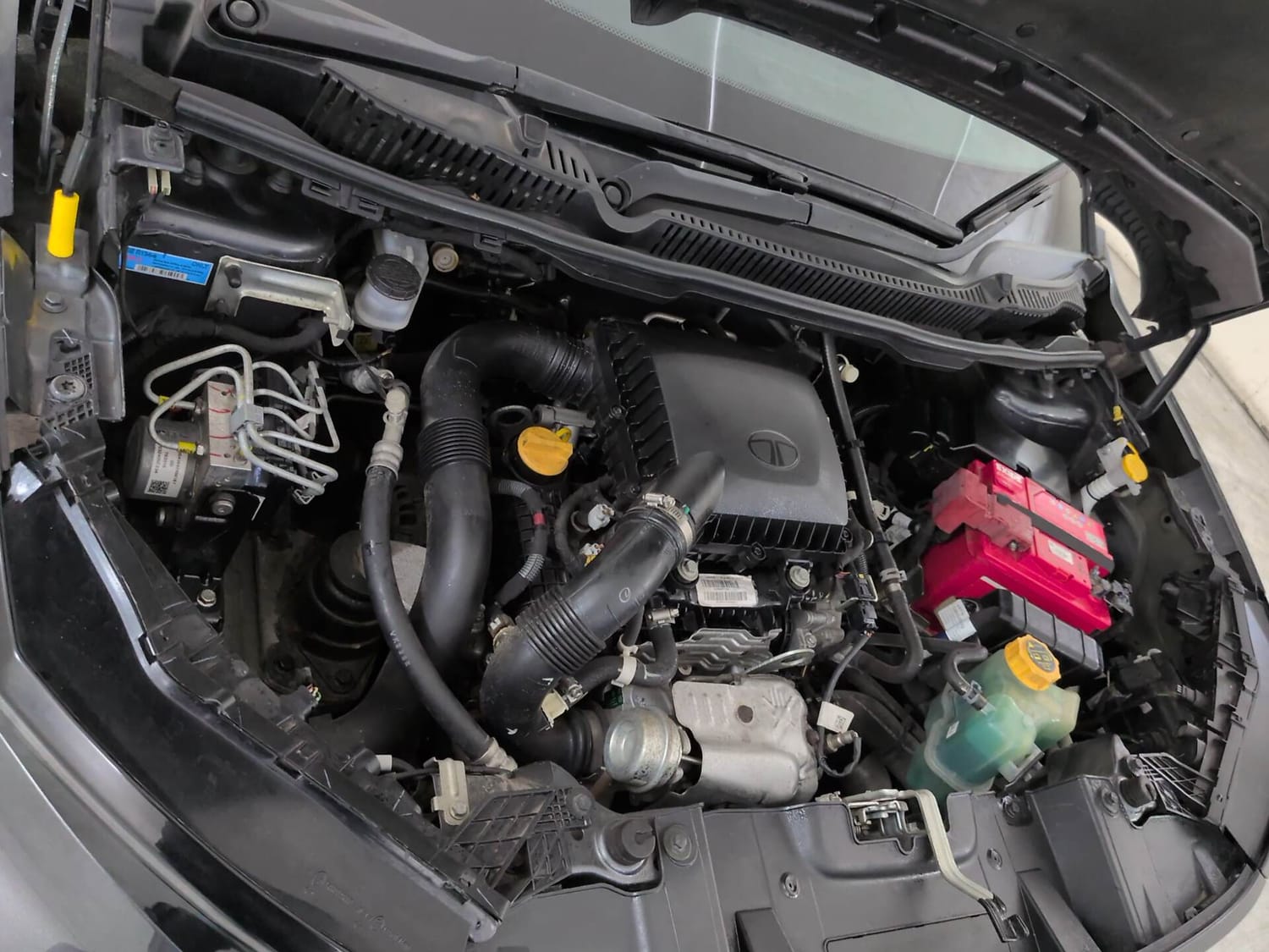 Used 2025 Tata Nexon Fearless Plus S 1.2 Revotron Petrol 6MT DT Petrol Manual engine ENGINE RIGHT SIDE VIEW