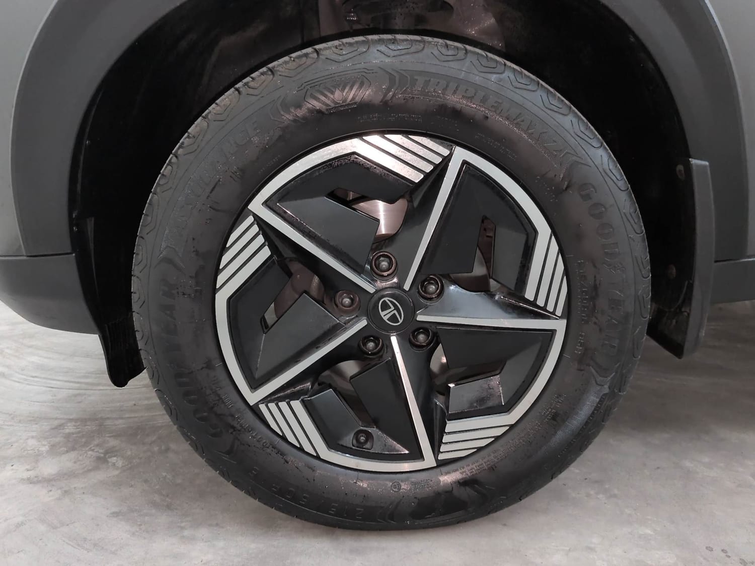 Used 2025 Tata Nexon Fearless Plus S 1.2 Revotron Petrol 6MT DT Petrol Manual tyres LEFT FRONT TYRE RIM VIEW