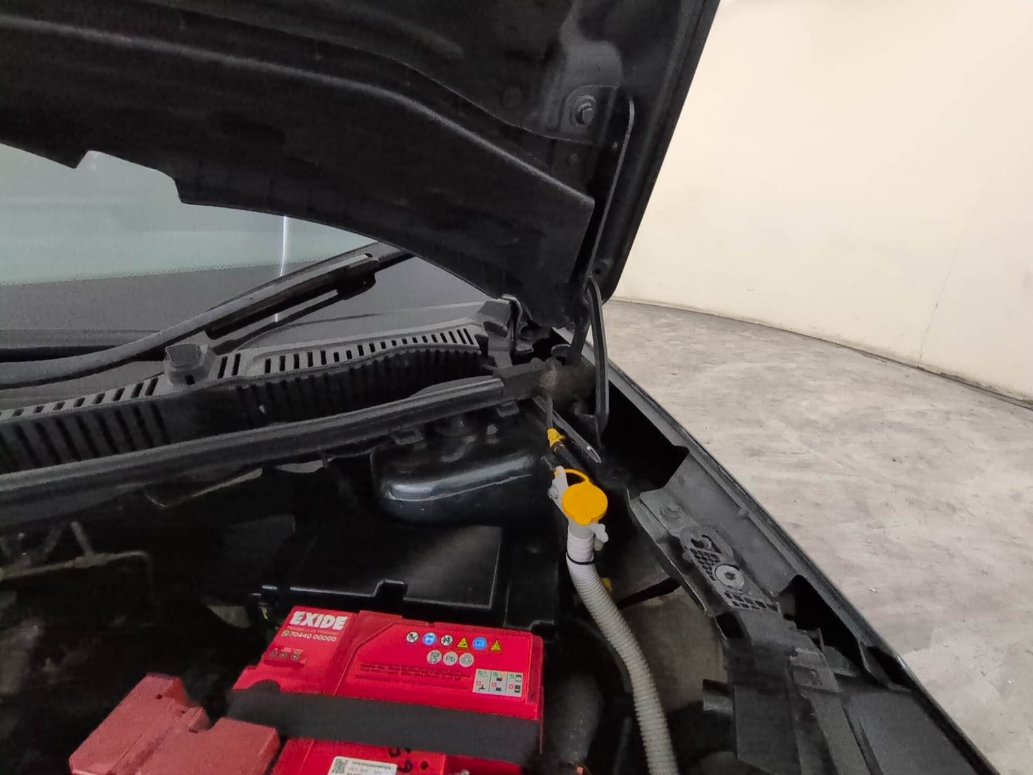 Used 2025 Tata Nexon Fearless Plus S 1.2 Revotron Petrol 6MT DT Petrol Manual engine ENGINE LEFT SIDE HINGE & APRON VIEW