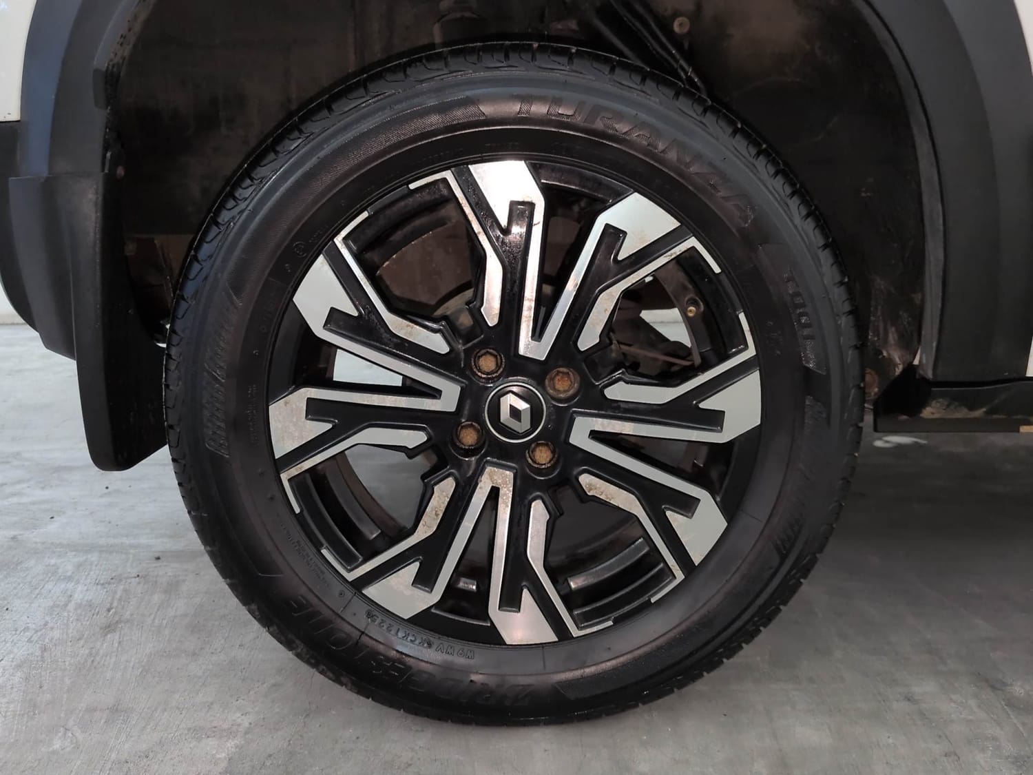 Used 2022 Renault Kiger RXZ MT Petrol Manual tyres RIGHT REAR TYRE RIM VIEW