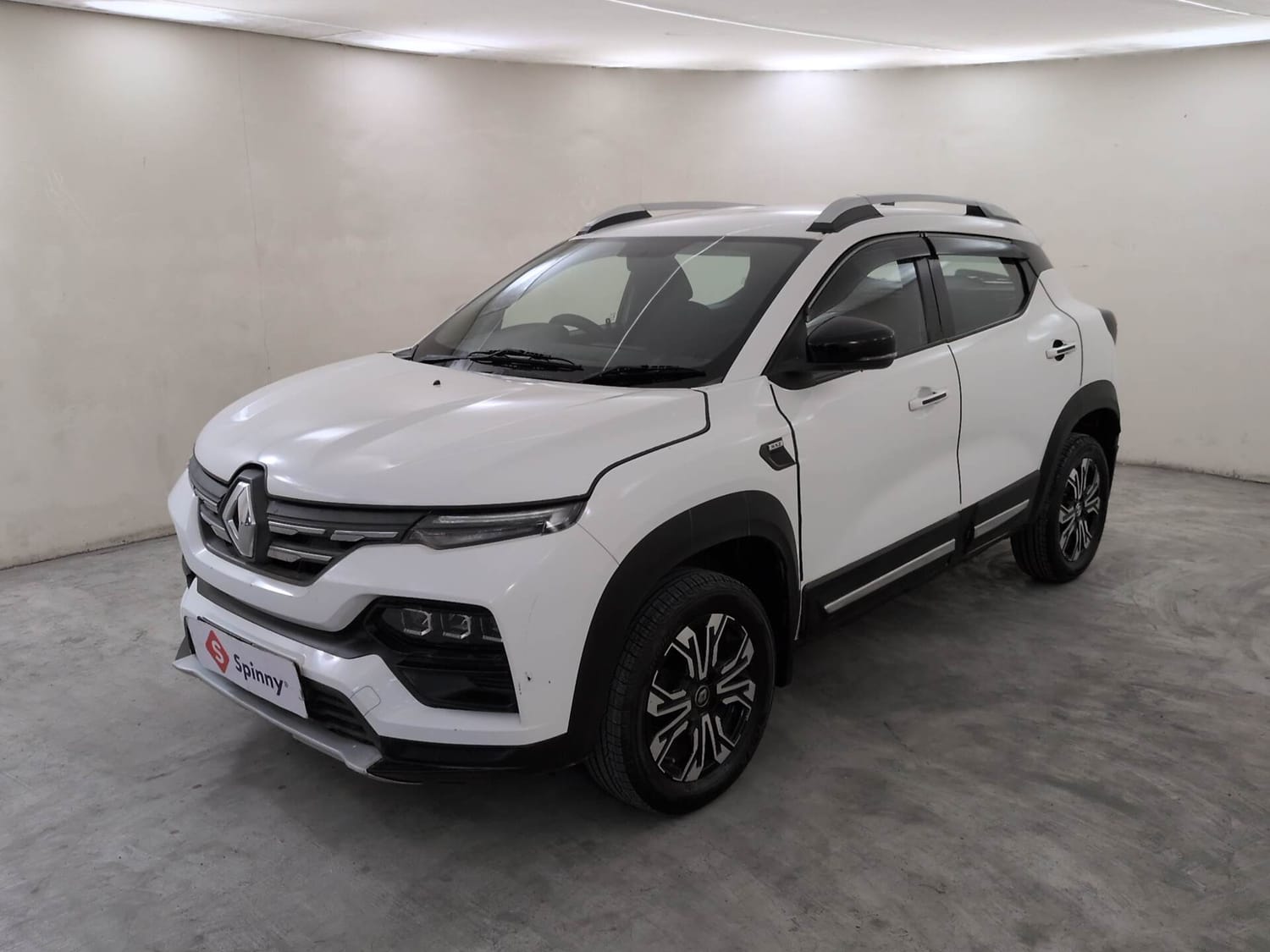 Used 2022 Renault Kiger RXZ MT Petrol Manual exterior LEFT FRONT CORNER VIEW