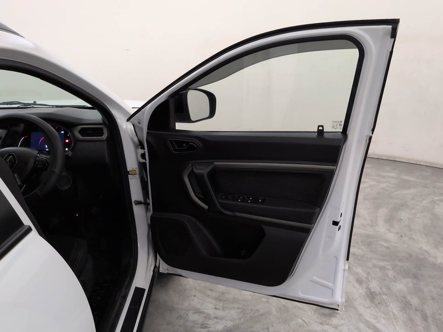 Used 2022 Renault Kiger RXZ MT Petrol Manual interior RIGHT FRONT DOOR OPEN VIEW