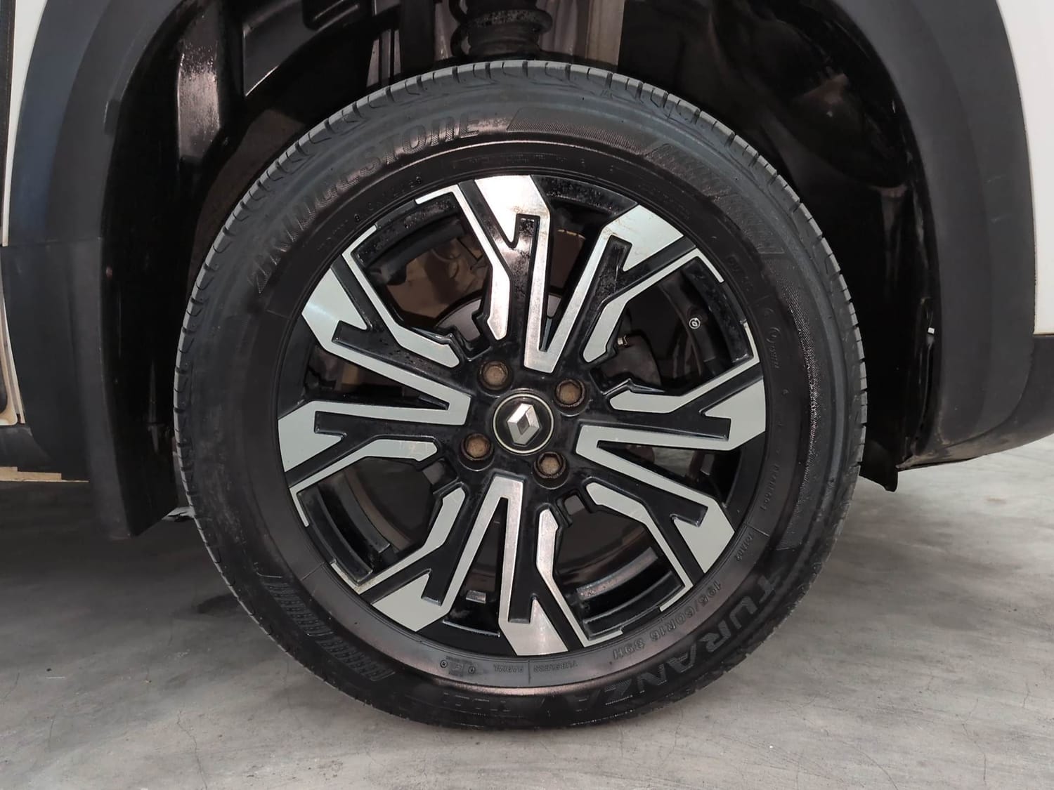 Used 2022 Renault Kiger RXZ MT Petrol Manual tyres RIGHT FRONT TYRE RIM VIEW