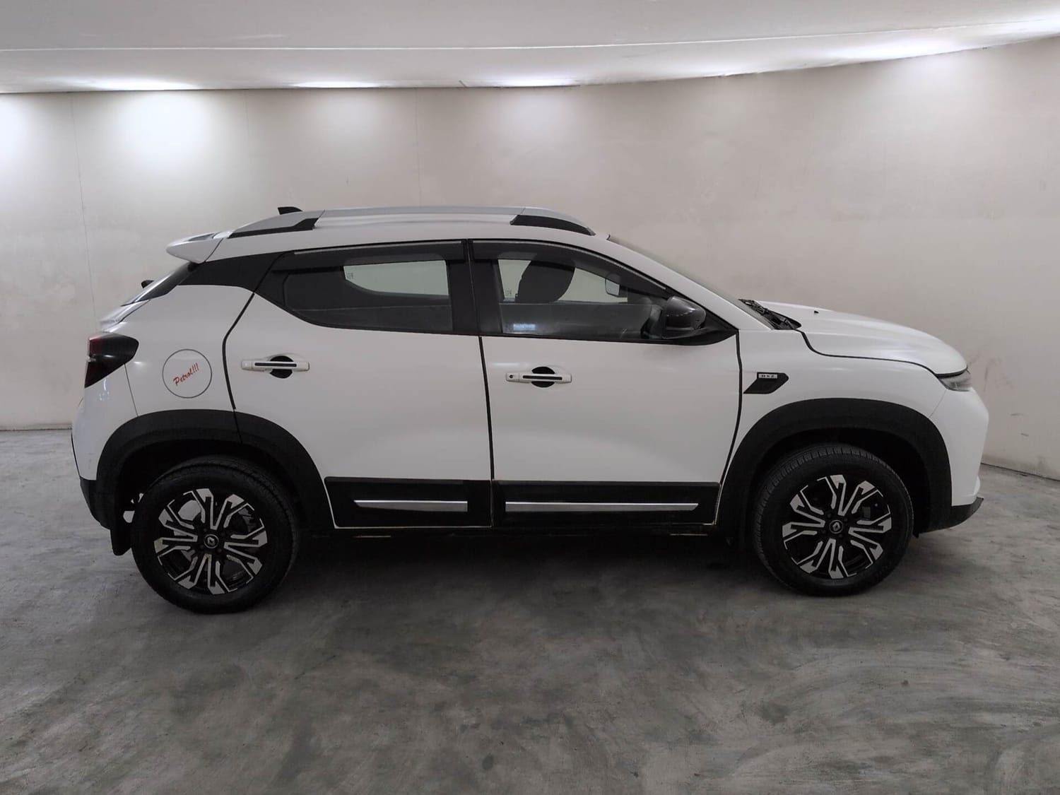Used 2022 Renault Kiger RXZ MT Petrol Manual exterior RIGHT SIDE VIEW