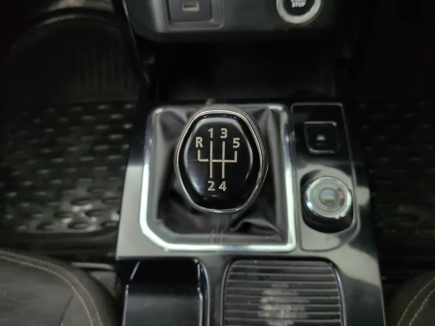 Used 2022 Renault Kiger RXZ MT Petrol Manual interior GEAR  KNOB VIEW