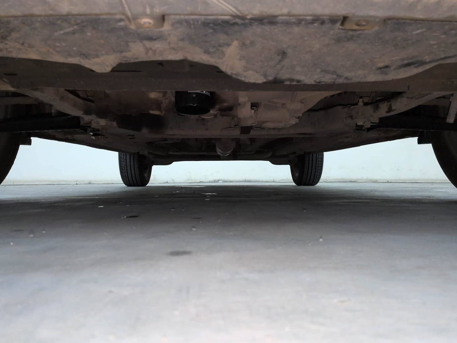 Used 2022 Renault Kiger RXZ MT Petrol Manual extra FRONT LEFT UNDERBODY VIEW