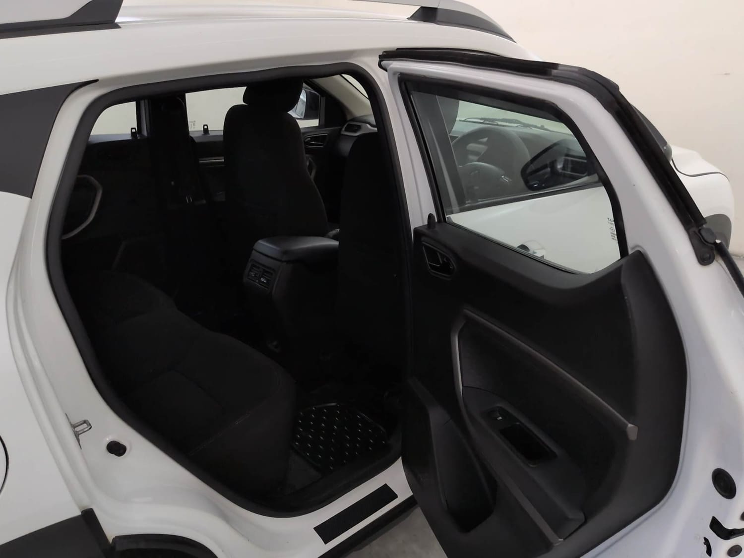 Used 2022 Renault Kiger RXZ MT Petrol Manual interior RIGHT SIDE REAR DOOR CABIN VIEW