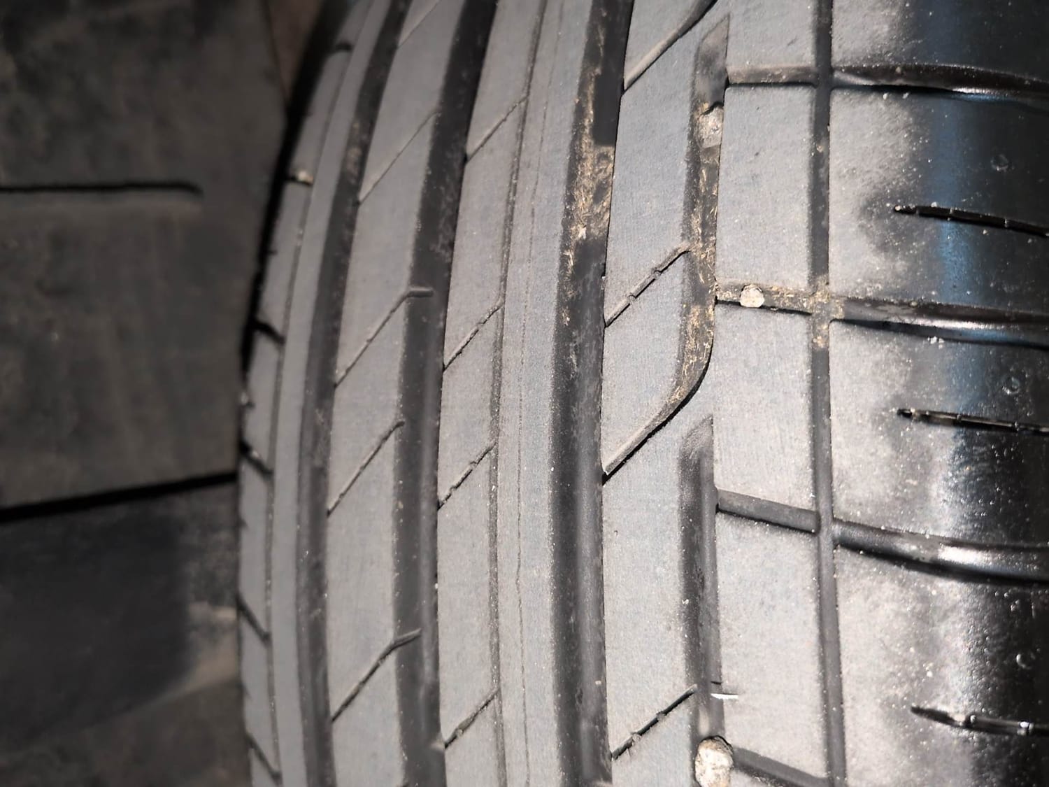 Used 2022 Renault Kiger RXZ MT Petrol Manual tyres LEFT REAR TYRE TREAD VIEW
