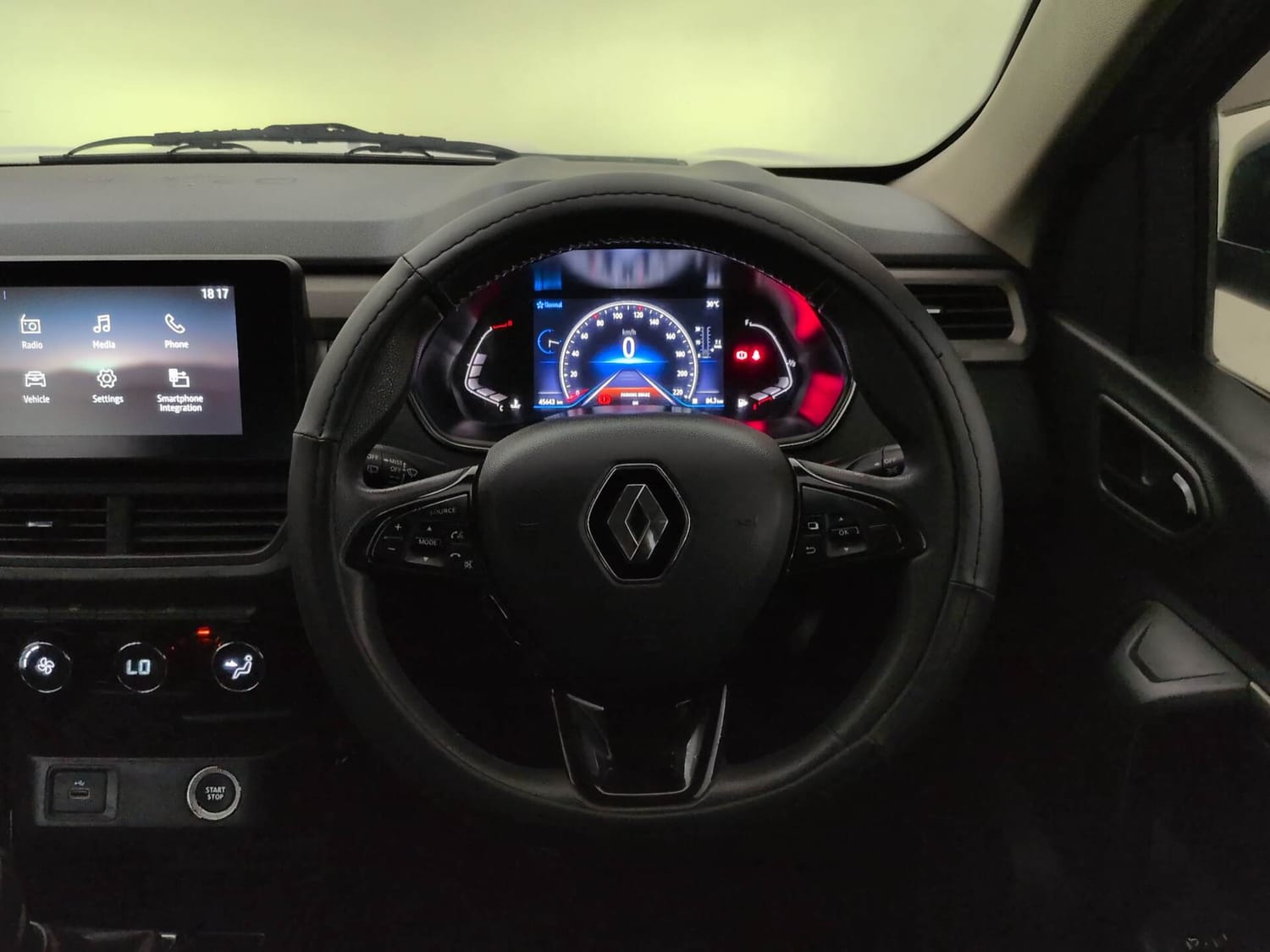 Used 2022 Renault Kiger RXZ MT Petrol Manual interior STEERING VIEW