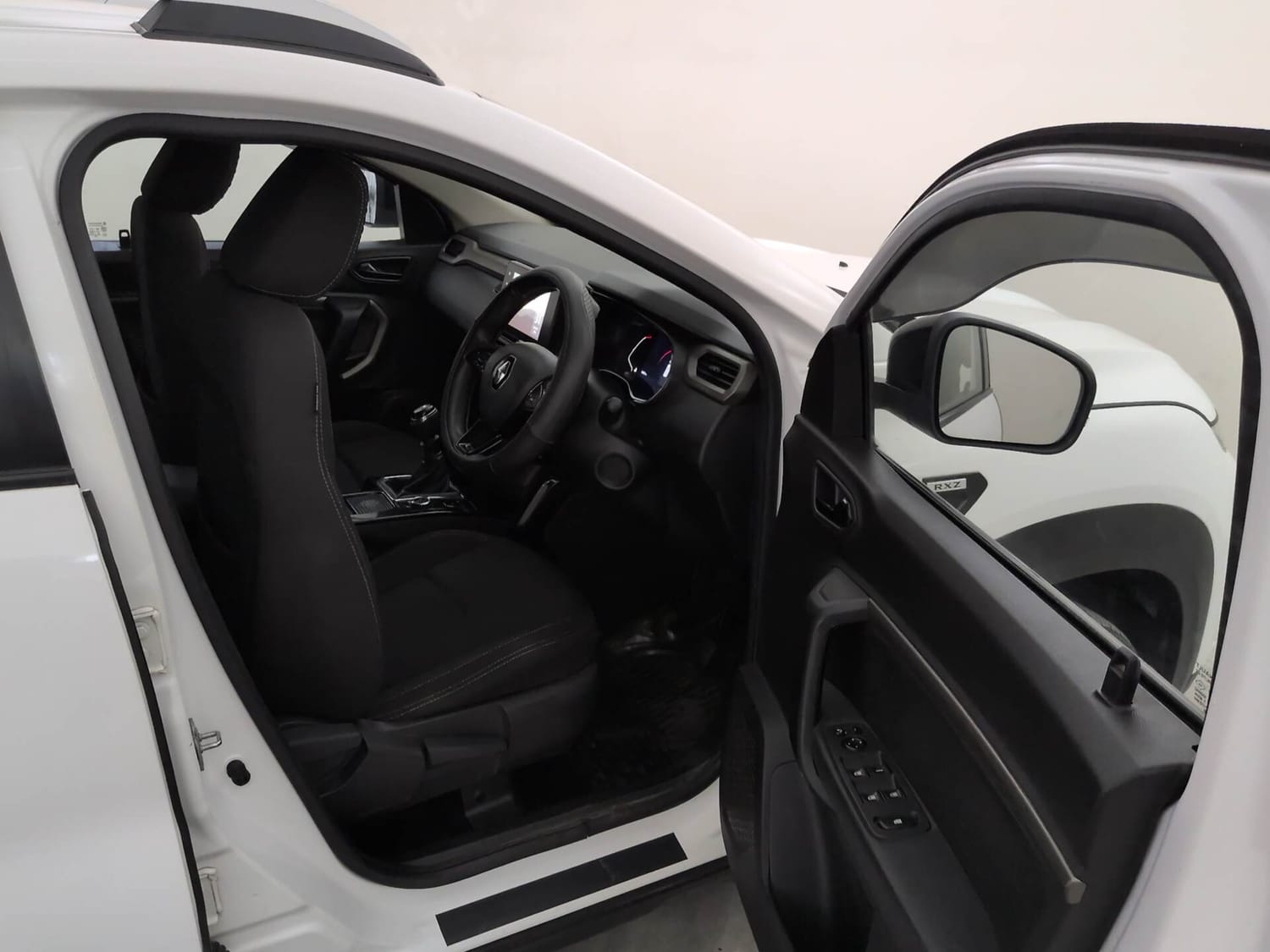 Used 2022 Renault Kiger RXZ MT Petrol Manual interior RIGHT SIDE FRONT DOOR CABIN VIEW