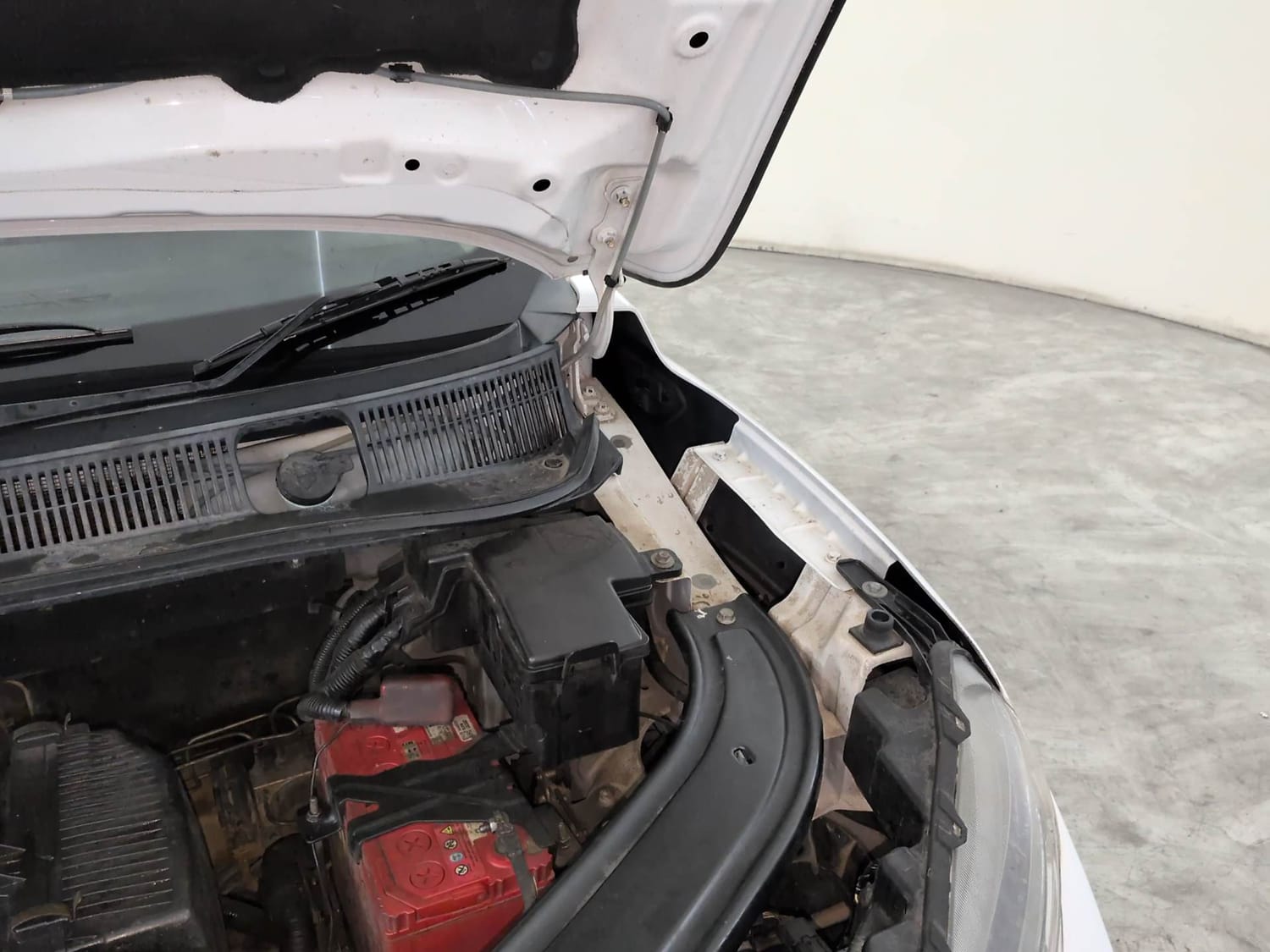 Used 2022 Renault Kiger RXZ MT Petrol Manual engine ENGINE LEFT SIDE HINGE & APRON VIEW