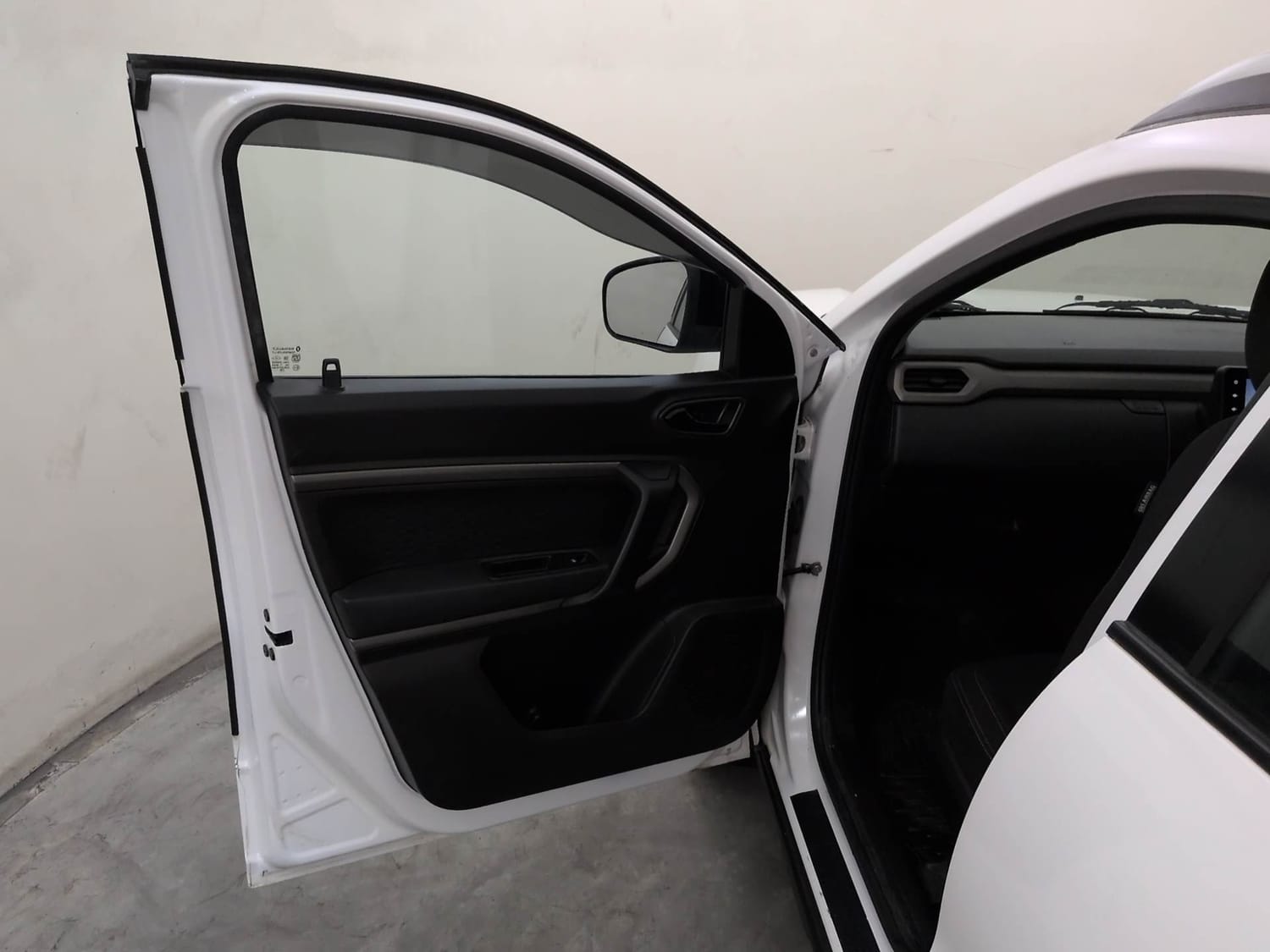 Used 2022 Renault Kiger RXZ MT Petrol Manual interior LEFT FRONT DOOR OPEN VIEW