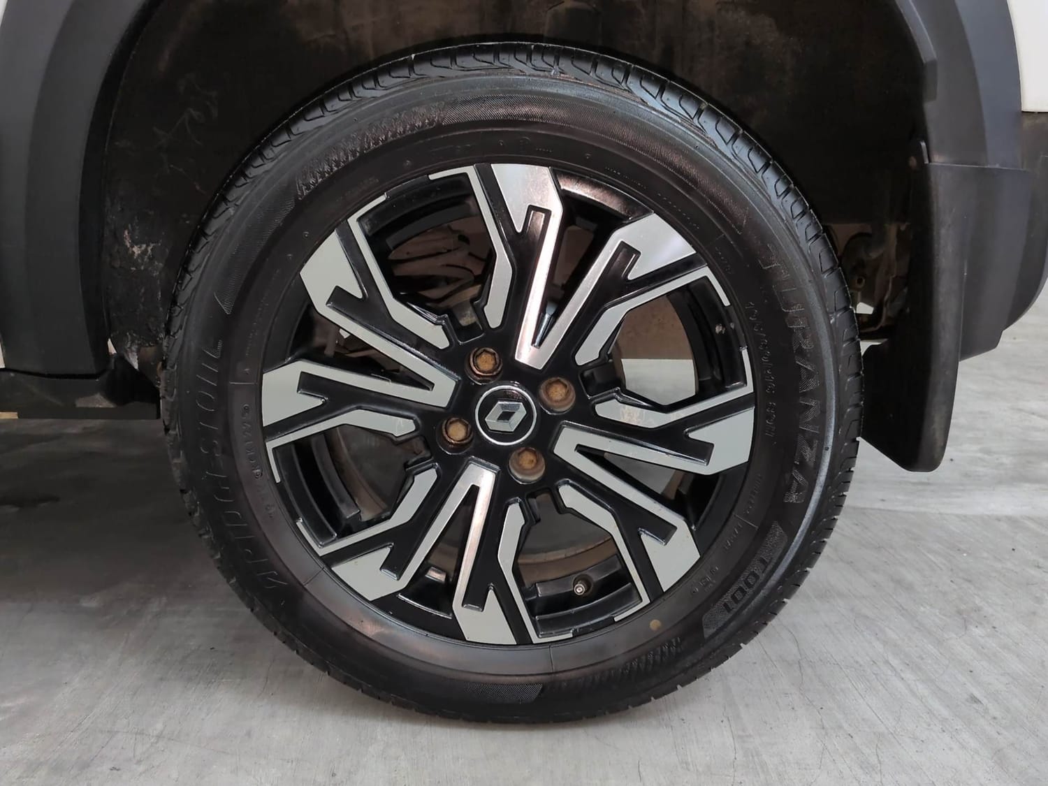Used 2022 Renault Kiger RXZ MT Petrol Manual tyres LEFT REAR TYRE RIM VIEW