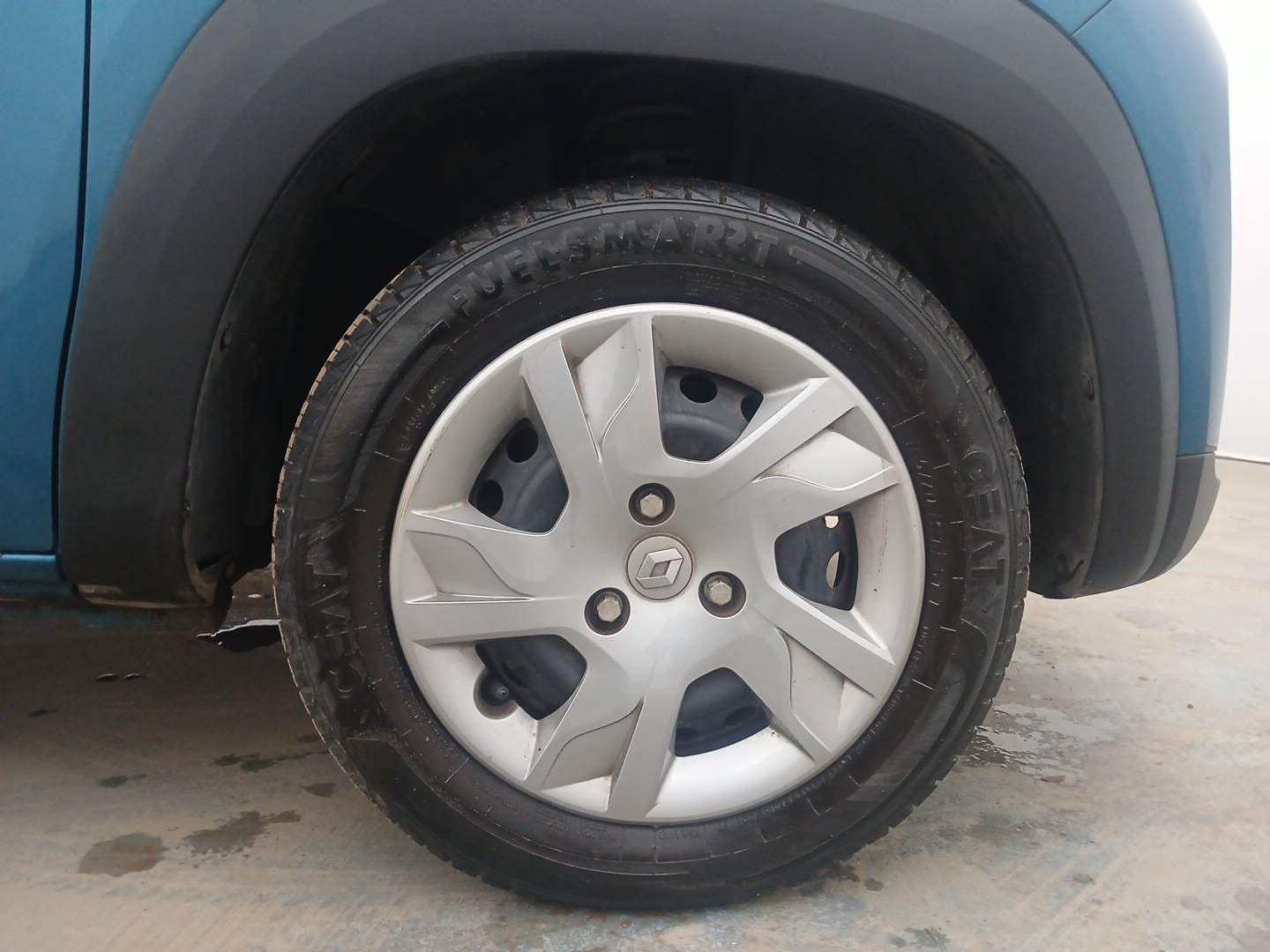 Used 2021 Renault Kwid RXT 1.0 AMT Opt Petrol Automatic tyres RIGHT FRONT TYRE RIM VIEW
