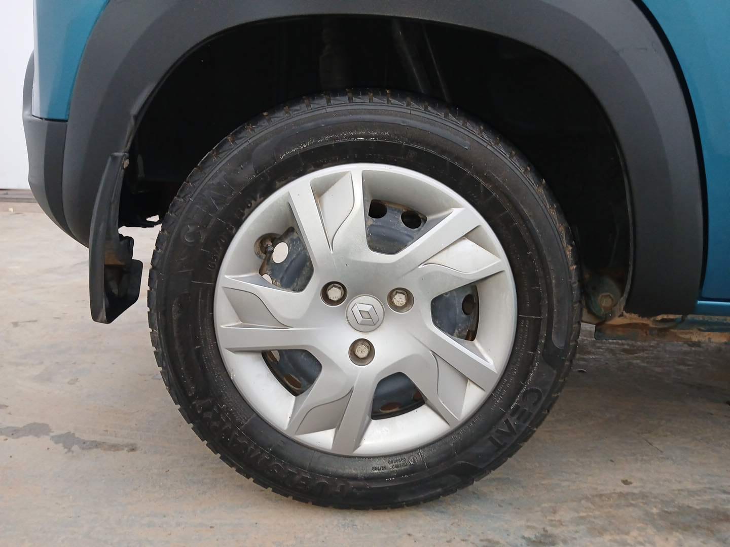 Used 2021 Renault Kwid RXT 1.0 AMT Opt Petrol Automatic tyres RIGHT REAR TYRE RIM VIEW