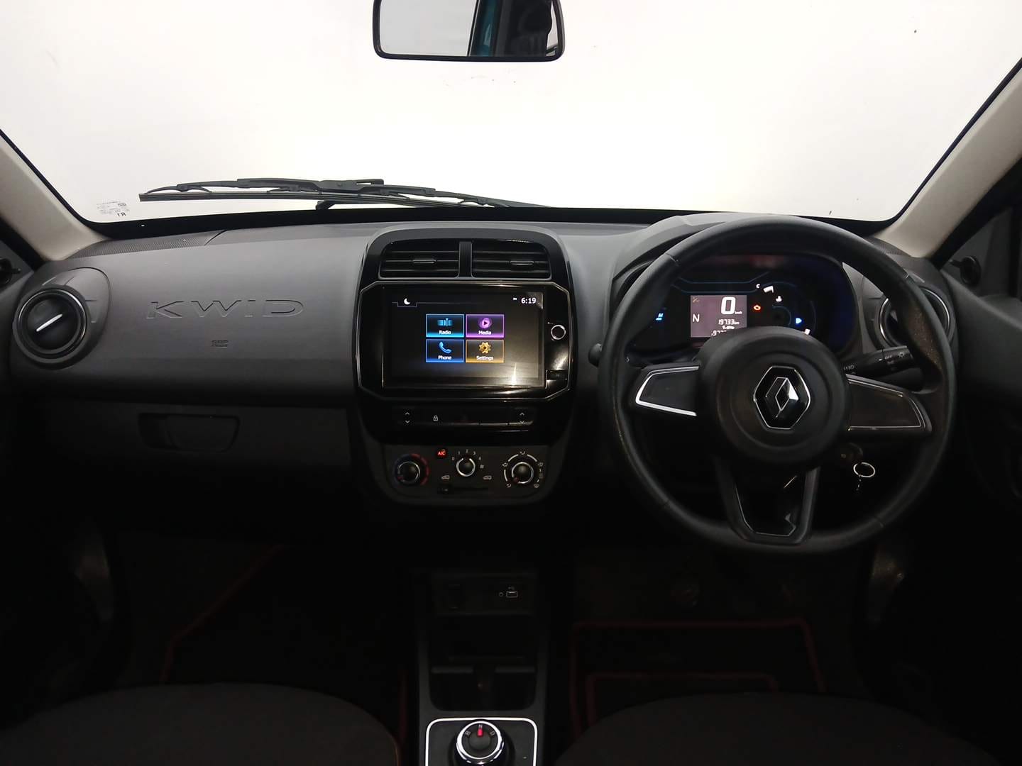 Used 2021 Renault Kwid RXT 1.0 AMT Opt Petrol Automatic interior DASHBOARD VIEW