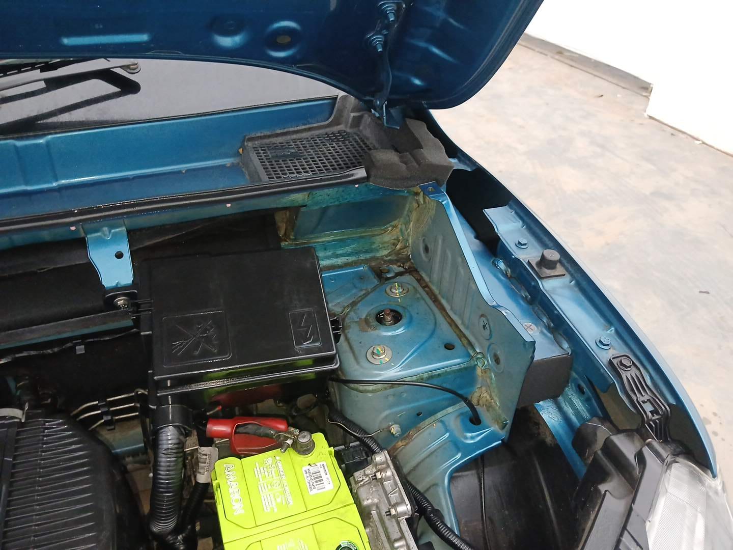 Used 2021 Renault Kwid RXT 1.0 AMT Opt Petrol Automatic engine ENGINE LEFT SIDE HINGE & APRON VIEW