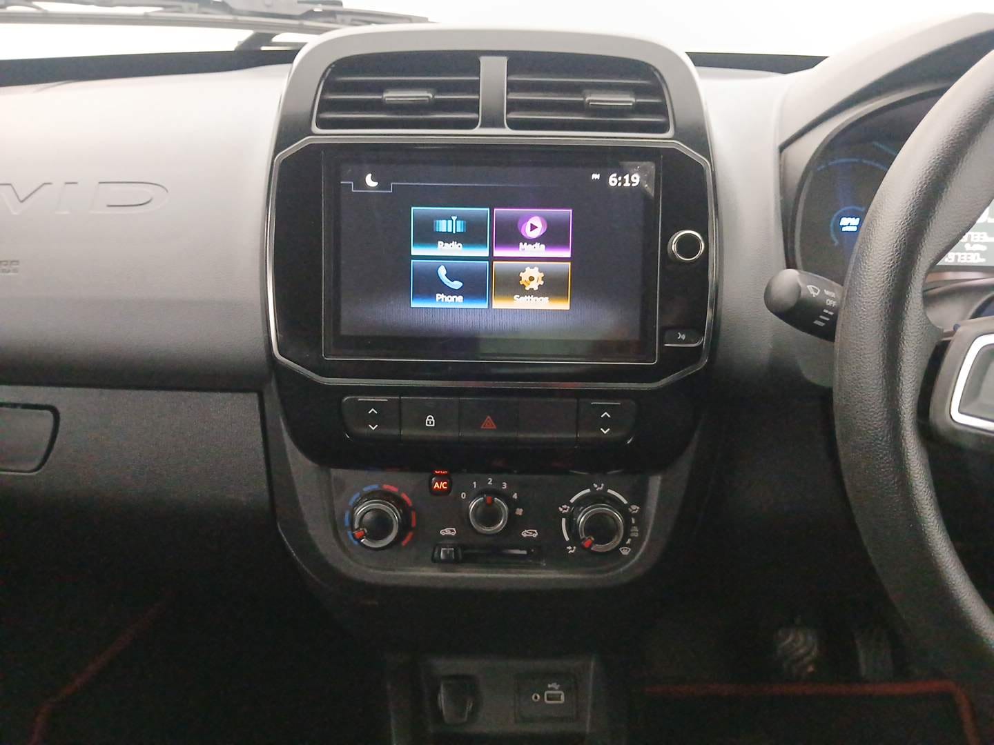 Used 2021 Renault Kwid RXT 1.0 AMT Opt Petrol Automatic interior MUSIC SYSTEM & AC CONTROL VIEW