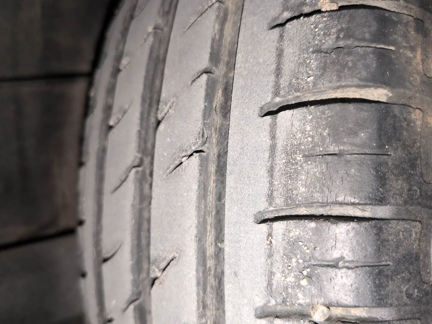 Used 2021 Hyundai Grand i10 Nios Sportz AMT 1.2 CRDi Diesel Automatic tyres RIGHT REAR TYRE TREAD VIEW