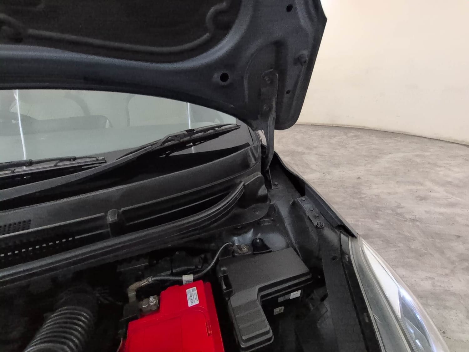 Used 2021 Hyundai Grand i10 Nios Sportz AMT 1.2 CRDi Diesel Automatic engine ENGINE LEFT SIDE HINGE & APRON VIEW