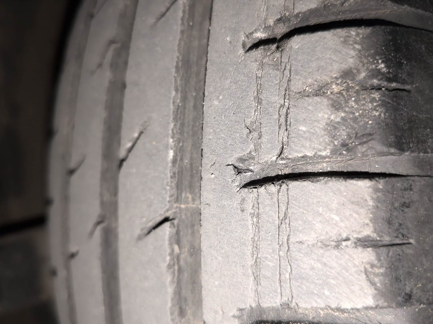 Used 2021 Hyundai Grand i10 Nios Sportz AMT 1.2 CRDi Diesel Automatic tyres RIGHT FRONT TYRE TREAD VIEW