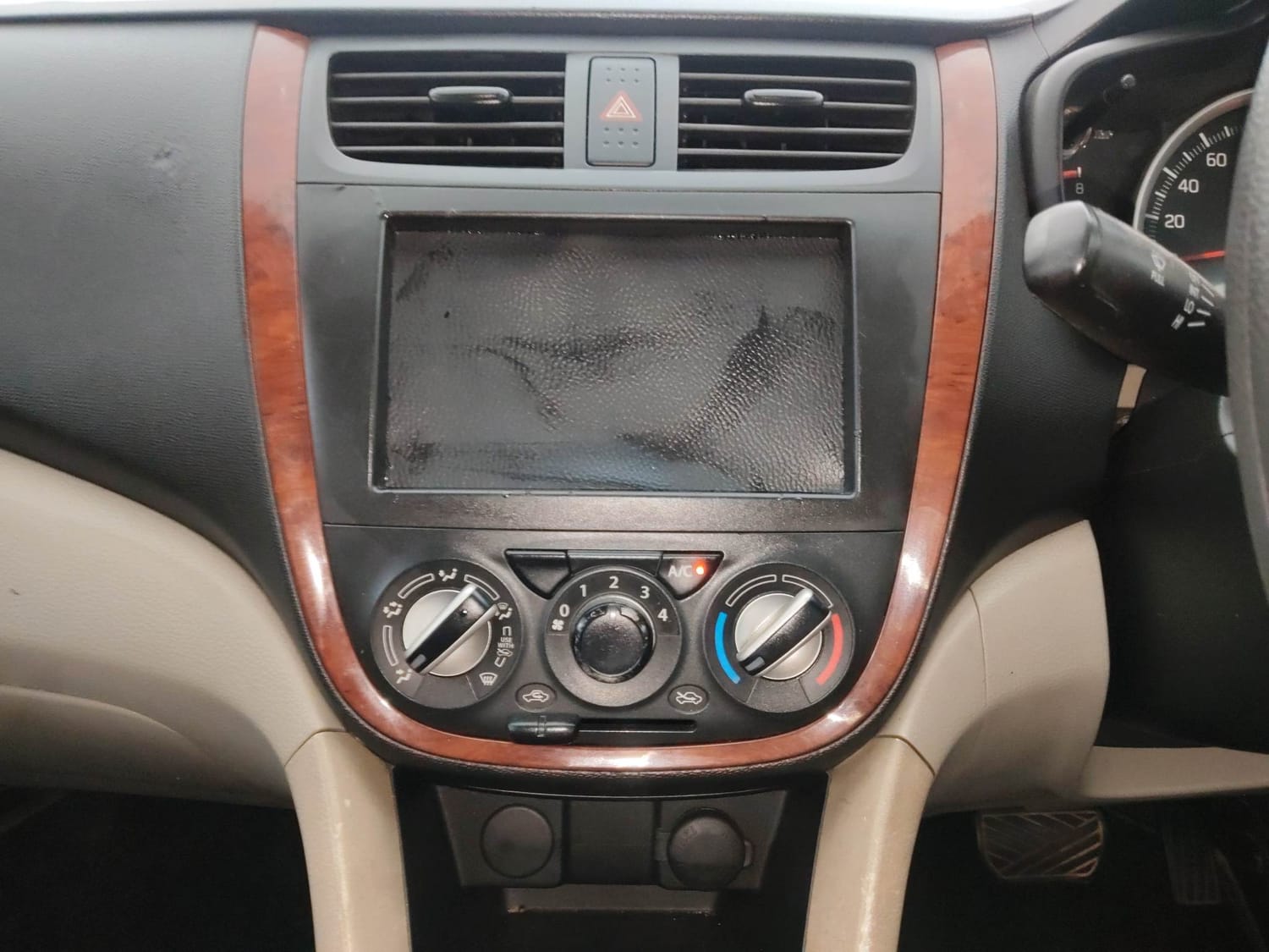 Used 2014 Maruti Suzuki Celerio VXi AMT Petrol Automatic interior MUSIC SYSTEM & AC CONTROL VIEW