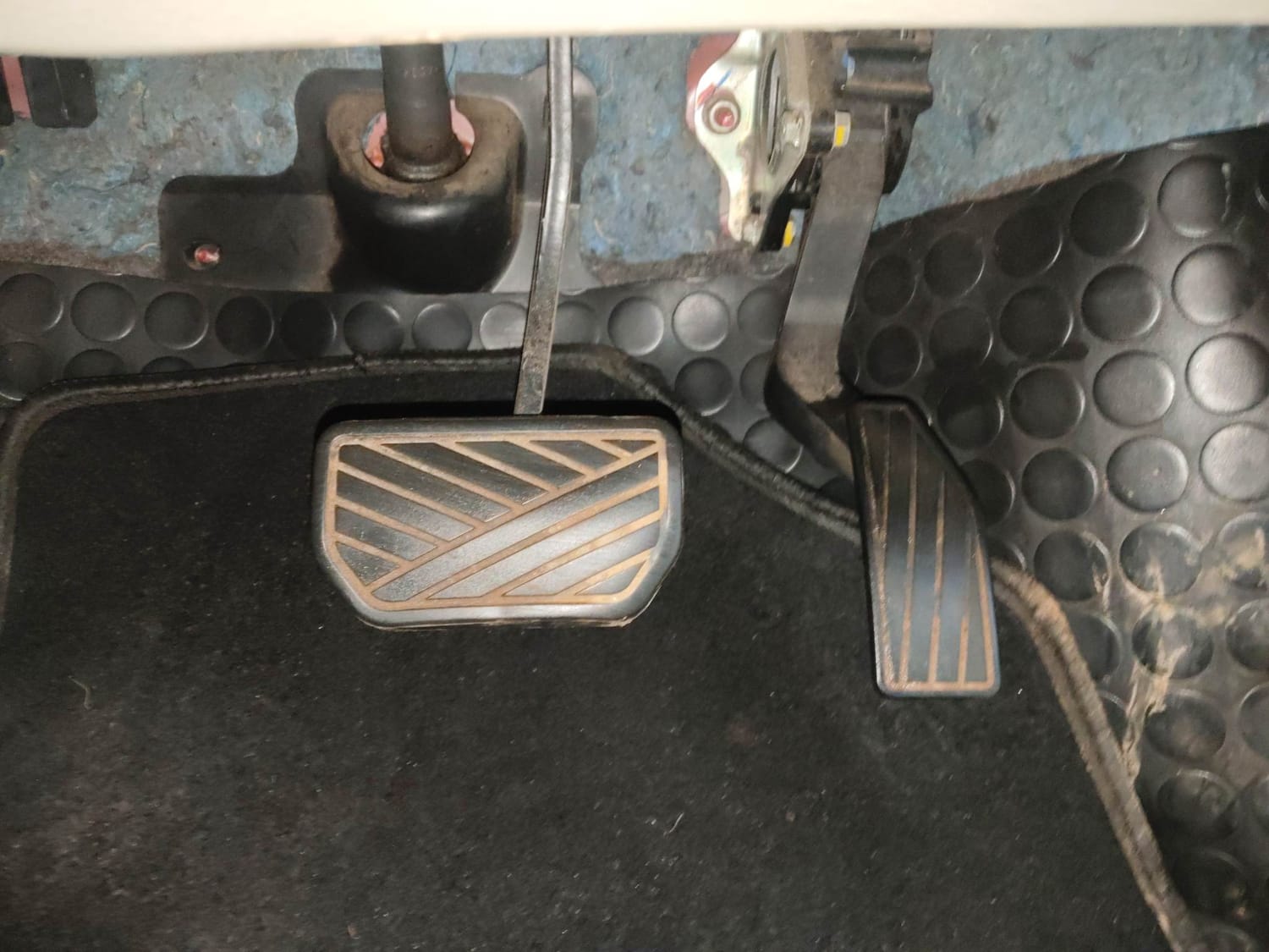 Used 2014 Maruti Suzuki Celerio VXi AMT Petrol Automatic interior PEDALS VIEW