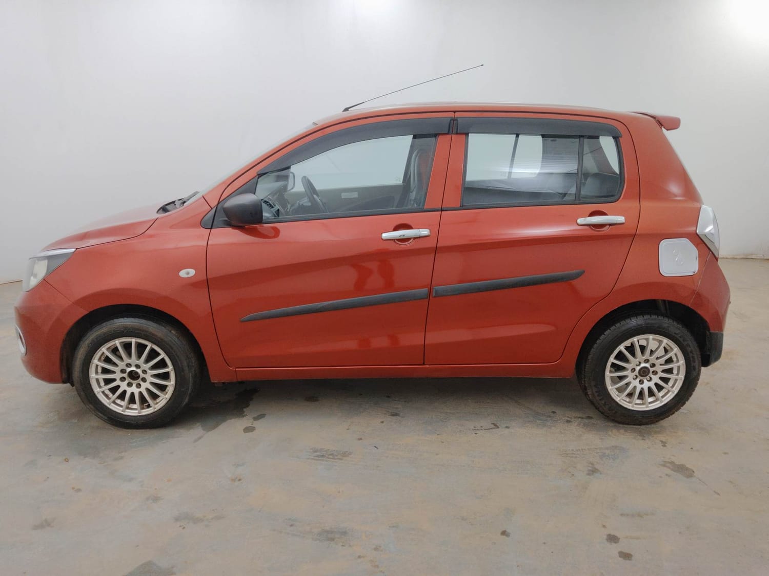 Used 2014 Maruti Suzuki Celerio VXi AMT Petrol Automatic exterior LEFT SIDE VIEW