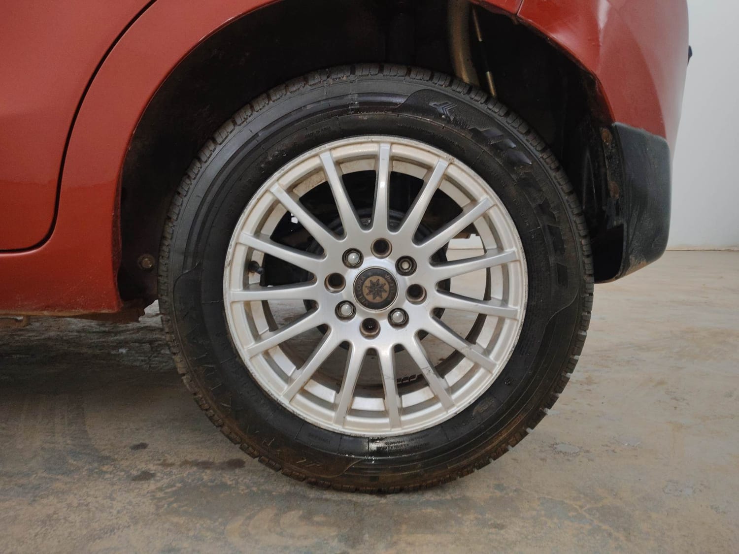 Used 2014 Maruti Suzuki Celerio VXi AMT Petrol Automatic tyres LEFT REAR TYRE RIM VIEW