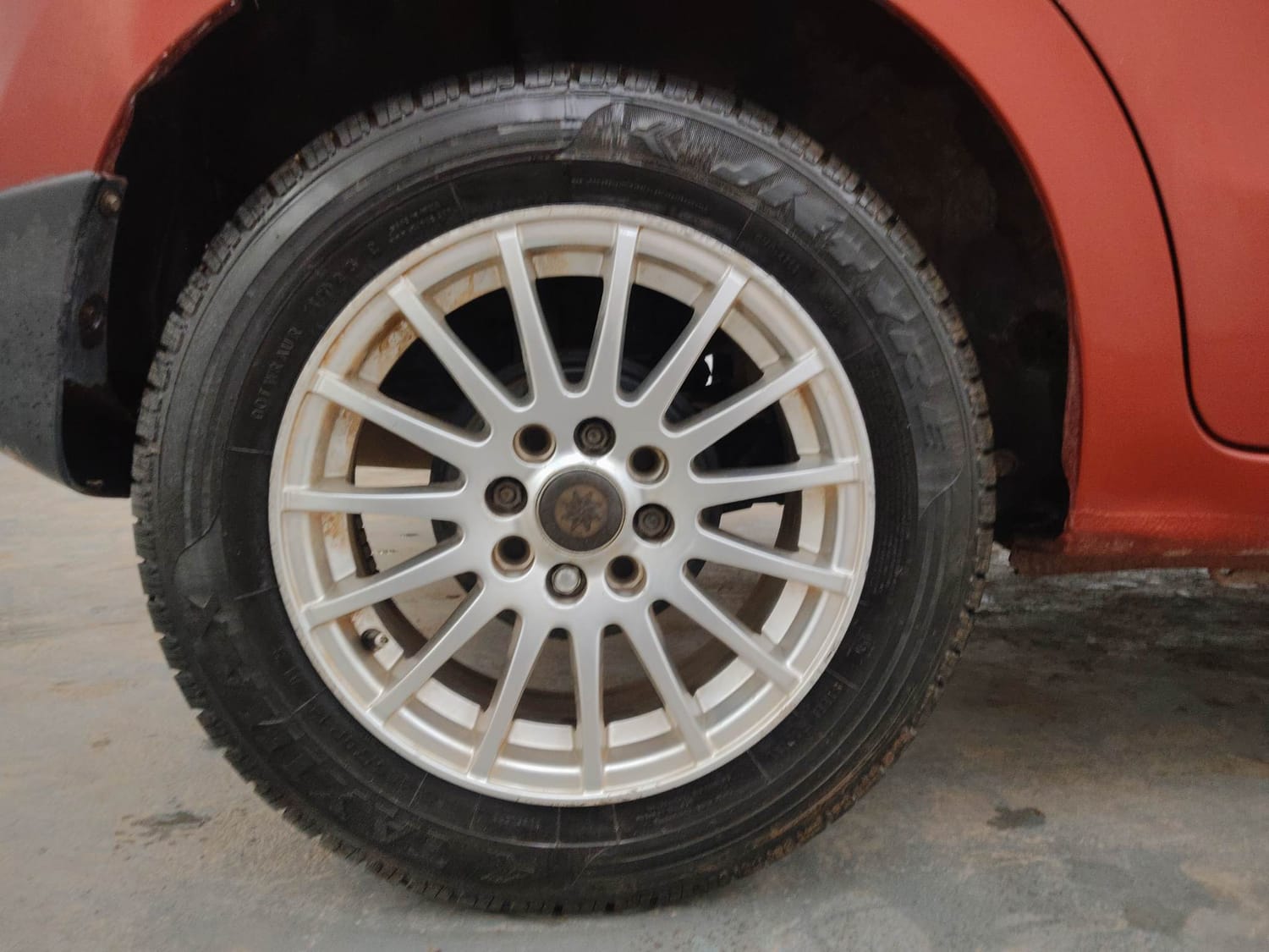 Used 2014 Maruti Suzuki Celerio VXi AMT Petrol Automatic tyres RIGHT REAR TYRE RIM VIEW