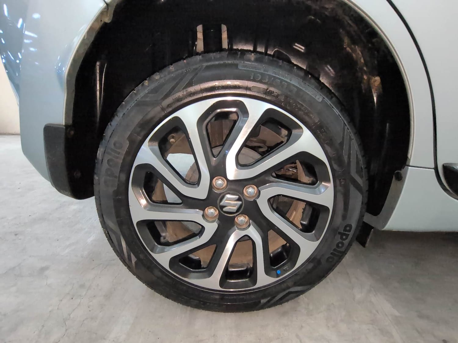 Used 2023 Maruti Suzuki Baleno Alpha AGS Petrol Automatic tyres RIGHT REAR TYRE RIM VIEW
