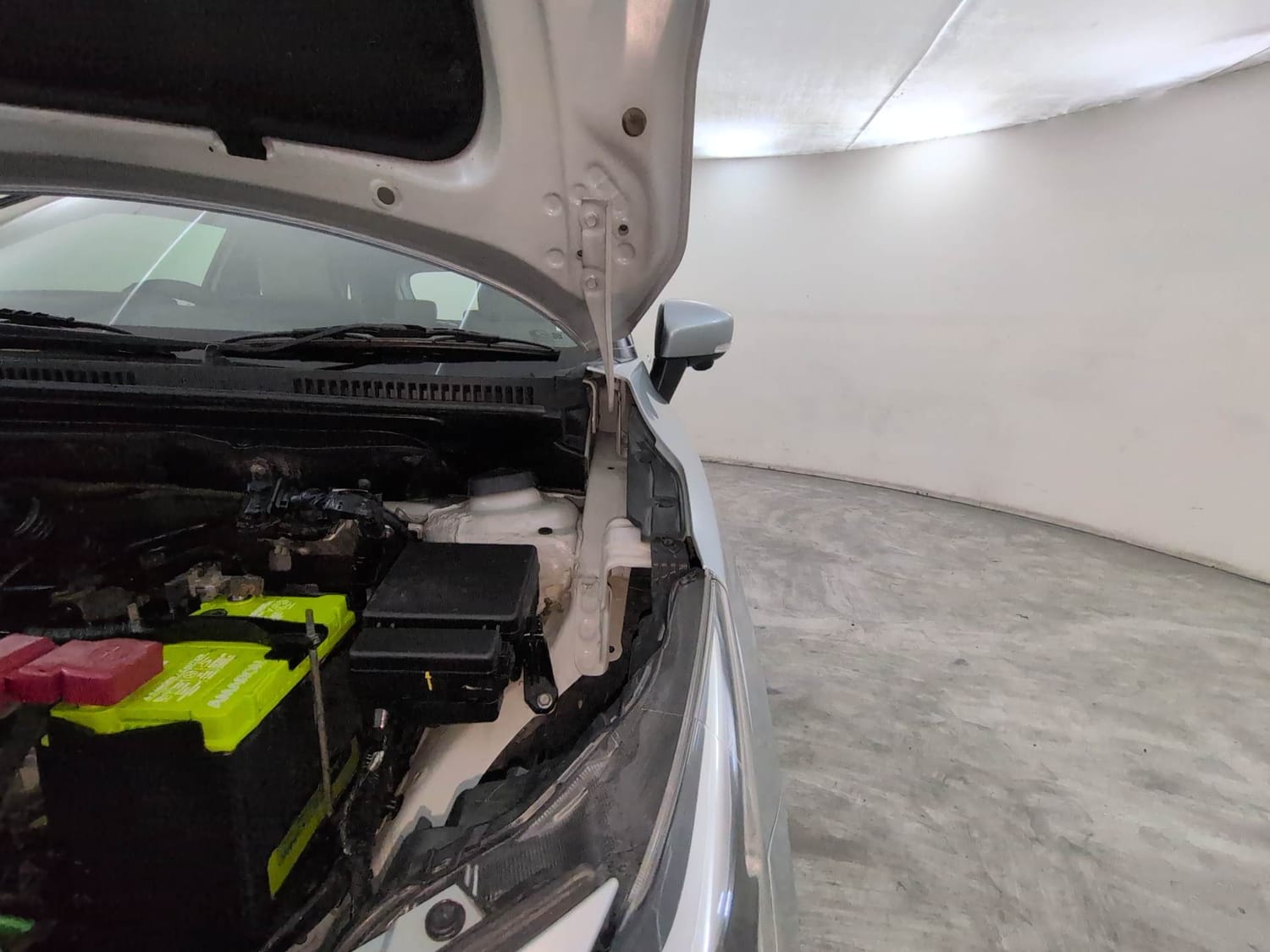 Used 2023 Maruti Suzuki Baleno Alpha AGS Petrol Automatic engine ENGINE LEFT SIDE HINGE & APRON VIEW