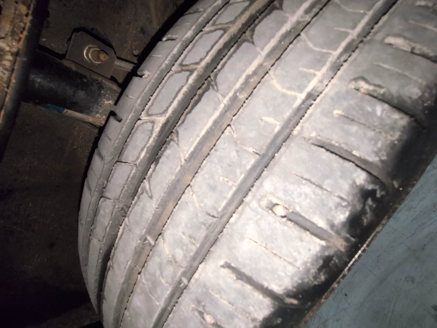 Used 2023 Maruti Suzuki Baleno Alpha AGS Petrol Automatic tyres RIGHT FRONT TYRE TREAD VIEW