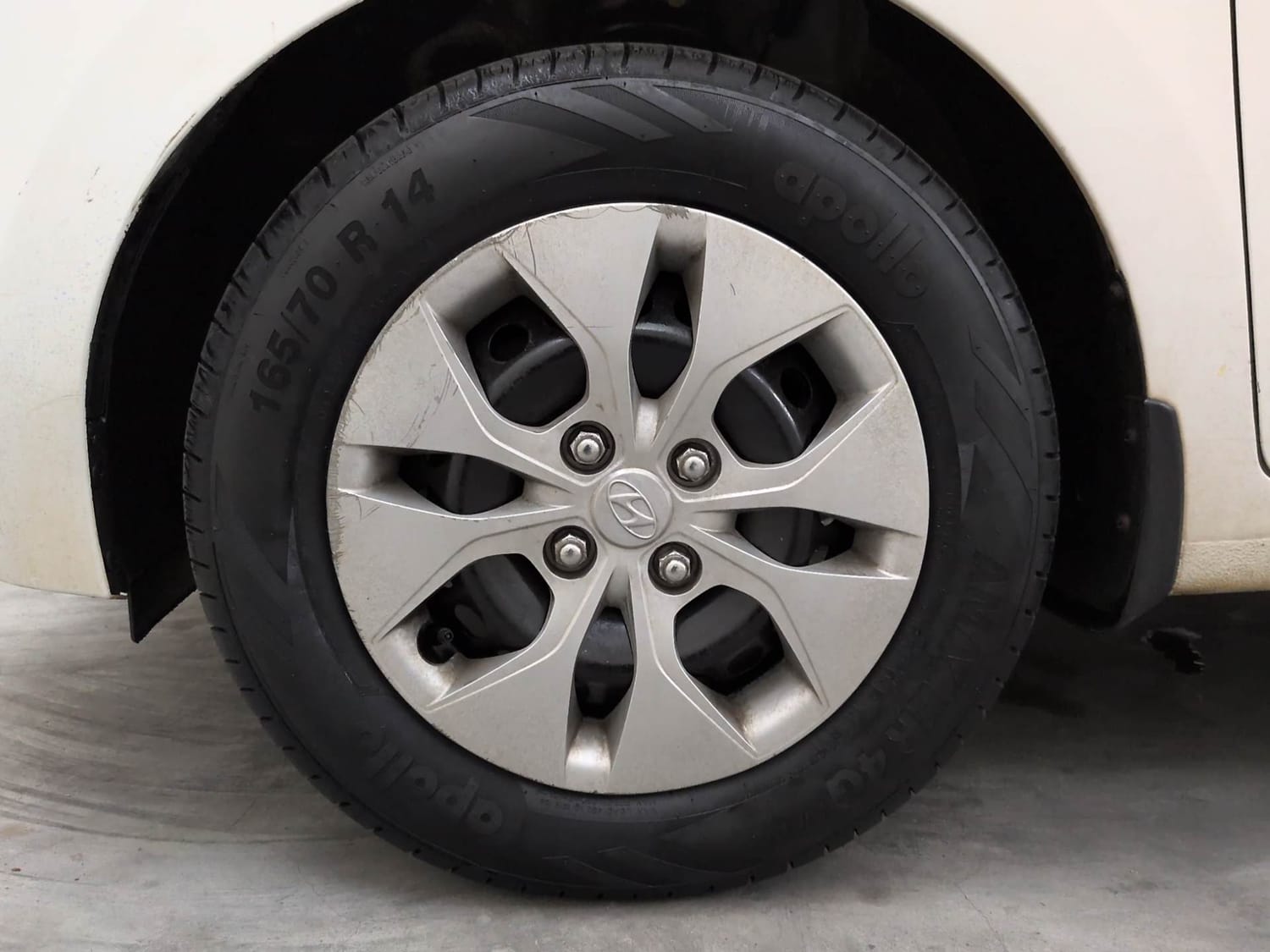 Used 2018 Hyundai Xcent S Petrol Manual tyres LEFT FRONT TYRE RIM VIEW