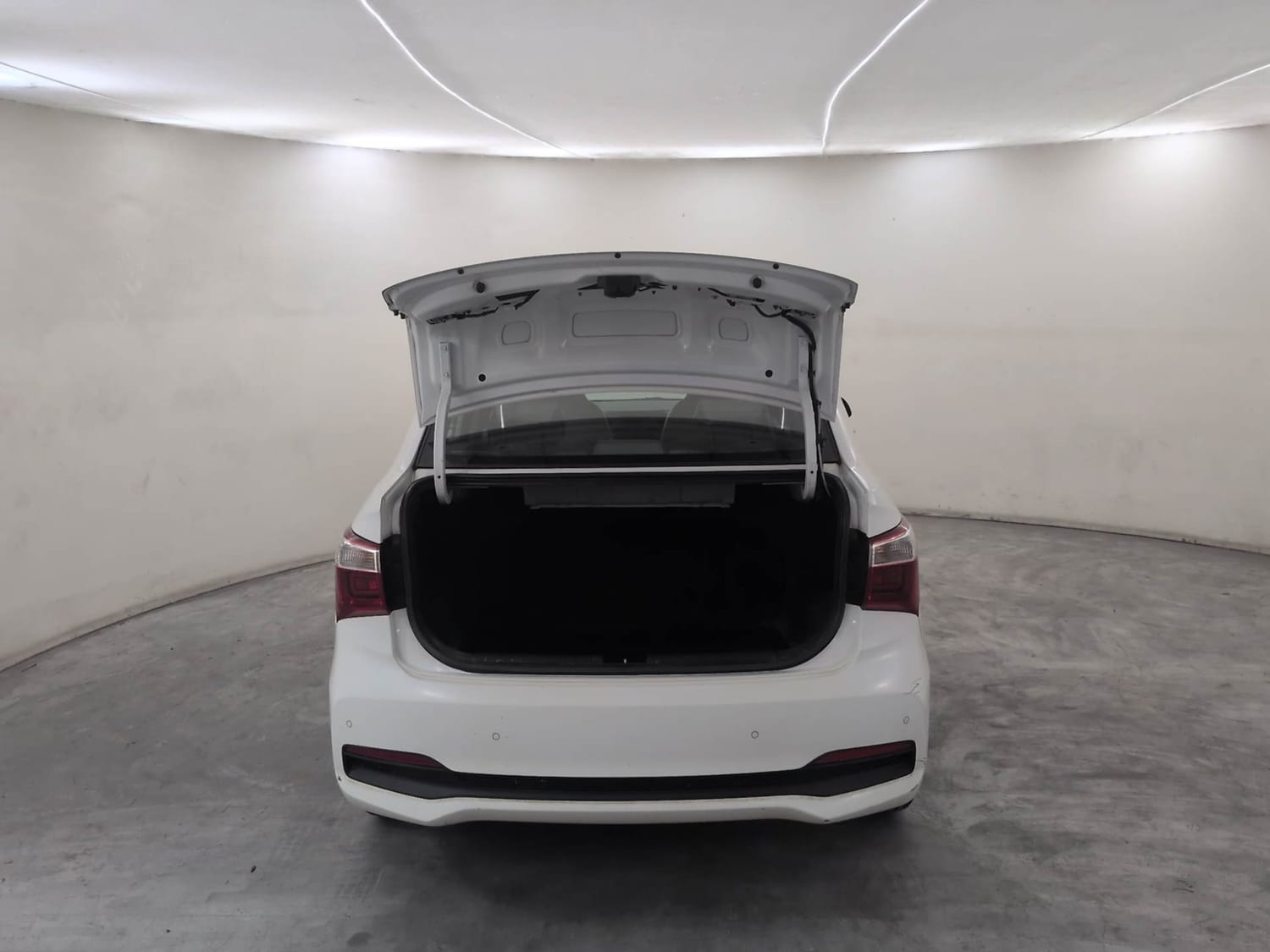Used 2018 Hyundai Xcent S Petrol Manual interior DICKY DOOR OPEN VIEW