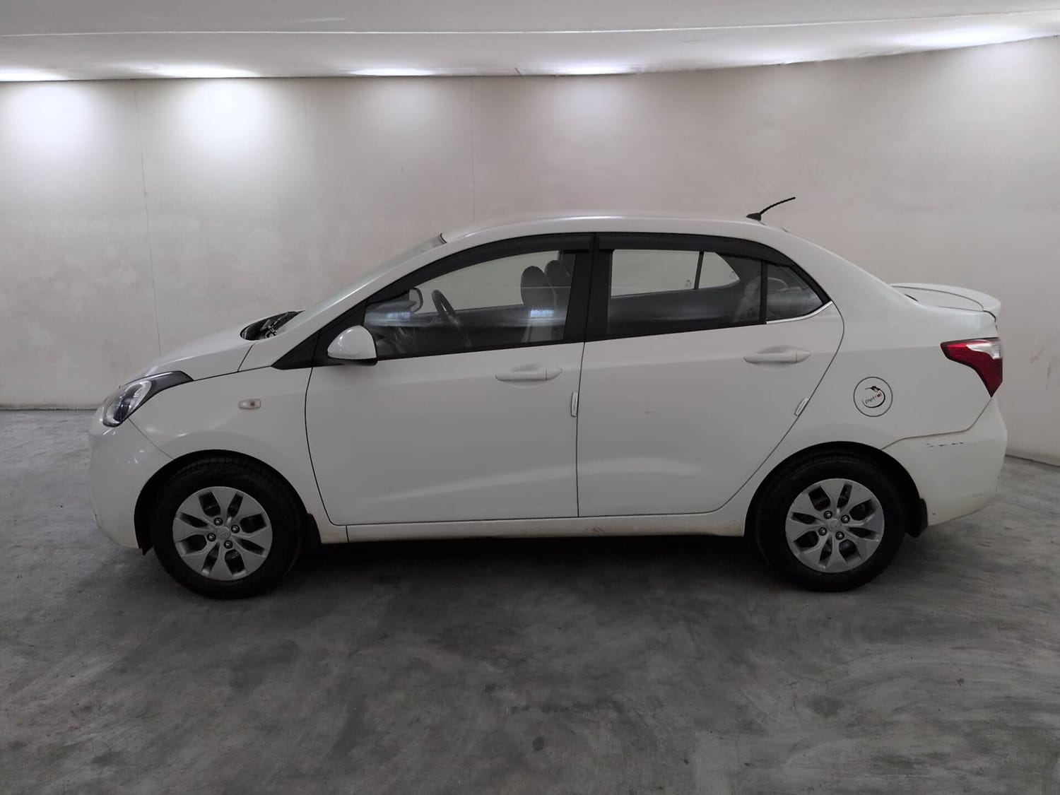 Used 2018 Hyundai Xcent S Petrol Manual exterior LEFT SIDE VIEW