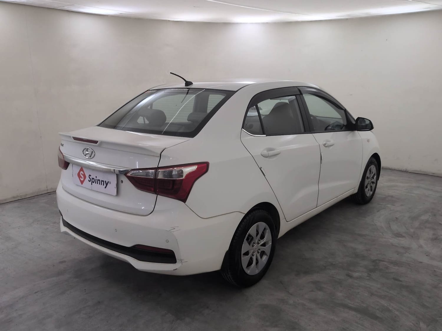 Used 2018 Hyundai Xcent S Petrol Manual exterior RIGHT REAR CORNER VIEW