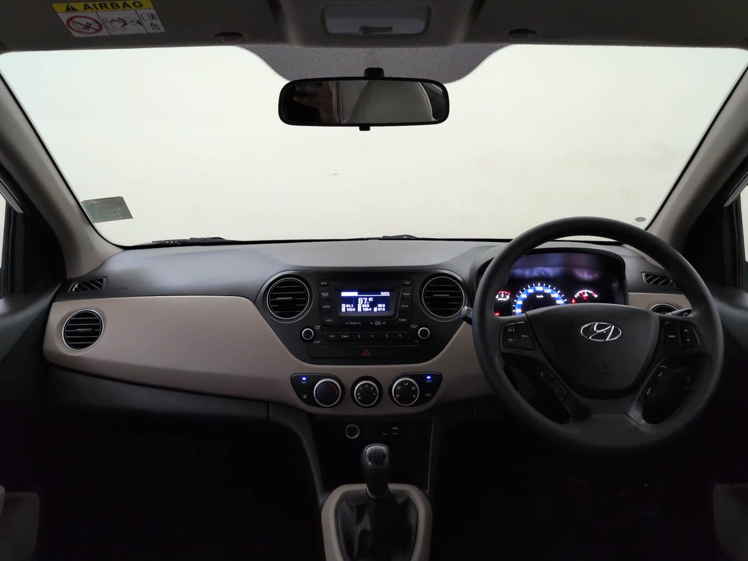 Used 2018 Hyundai Xcent S Petrol Manual interior DASHBOARD VIEW