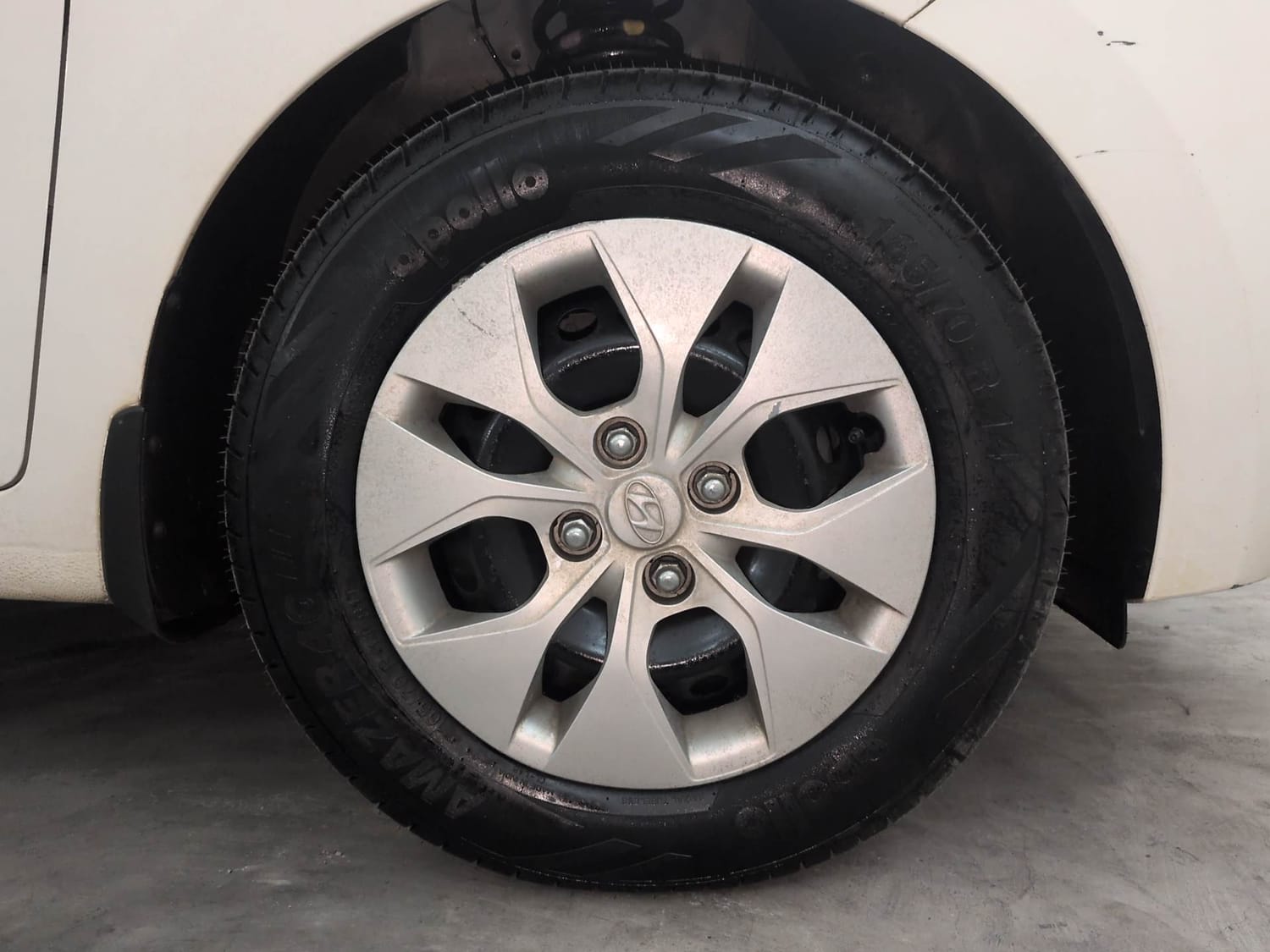 Used 2018 Hyundai Xcent S Petrol Manual tyres RIGHT FRONT TYRE RIM VIEW