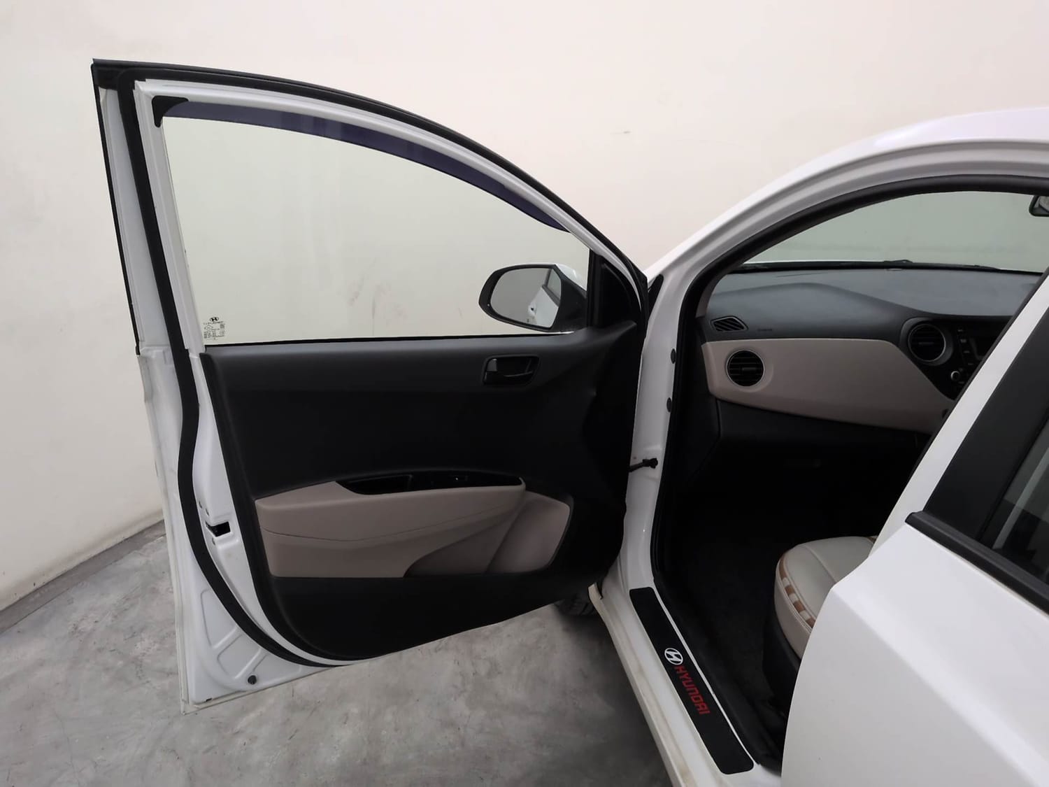 Used 2018 Hyundai Xcent S Petrol Manual interior LEFT FRONT DOOR OPEN VIEW