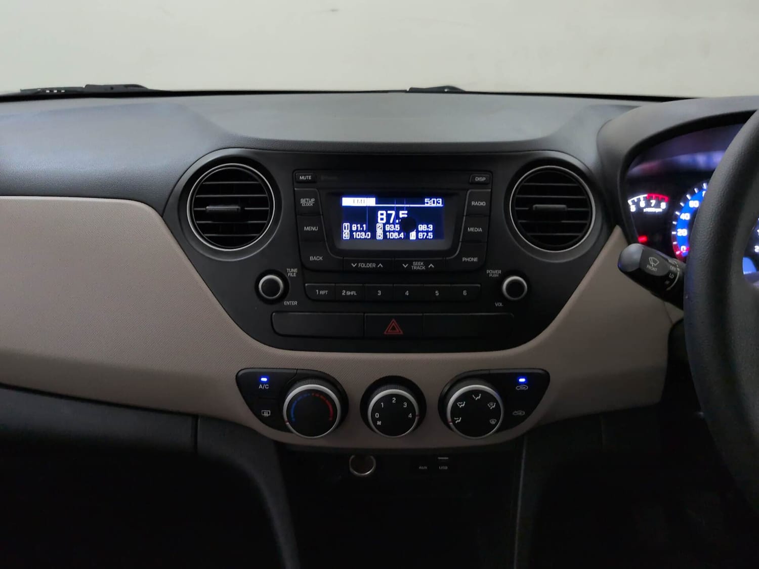 Used 2018 Hyundai Xcent S Petrol Manual interior MUSIC SYSTEM & AC CONTROL VIEW