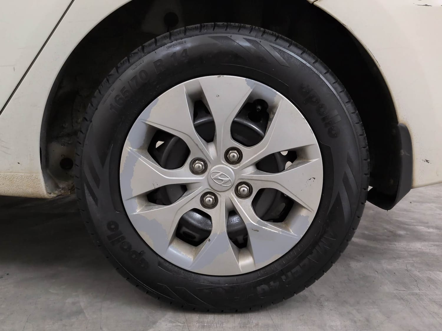 Used 2018 Hyundai Xcent S Petrol Manual tyres LEFT REAR TYRE RIM VIEW
