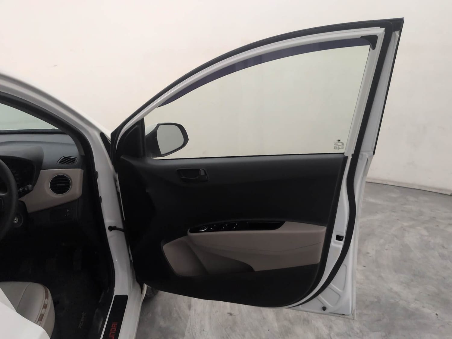 Used 2018 Hyundai Xcent S Petrol Manual interior RIGHT FRONT DOOR OPEN VIEW