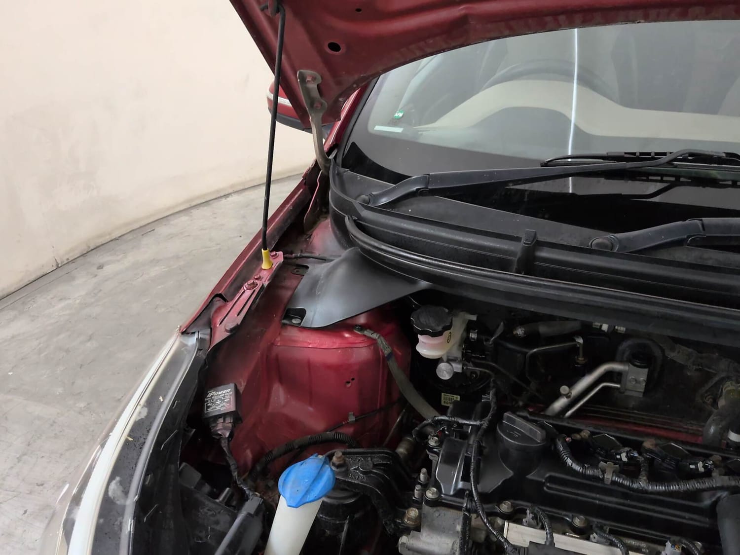 Used 2019 Hyundai Elite i20 Sportz Plus 1.2 Petrol Manual engine ENGINE RIGHT SIDE HINGE & APRON VIEW