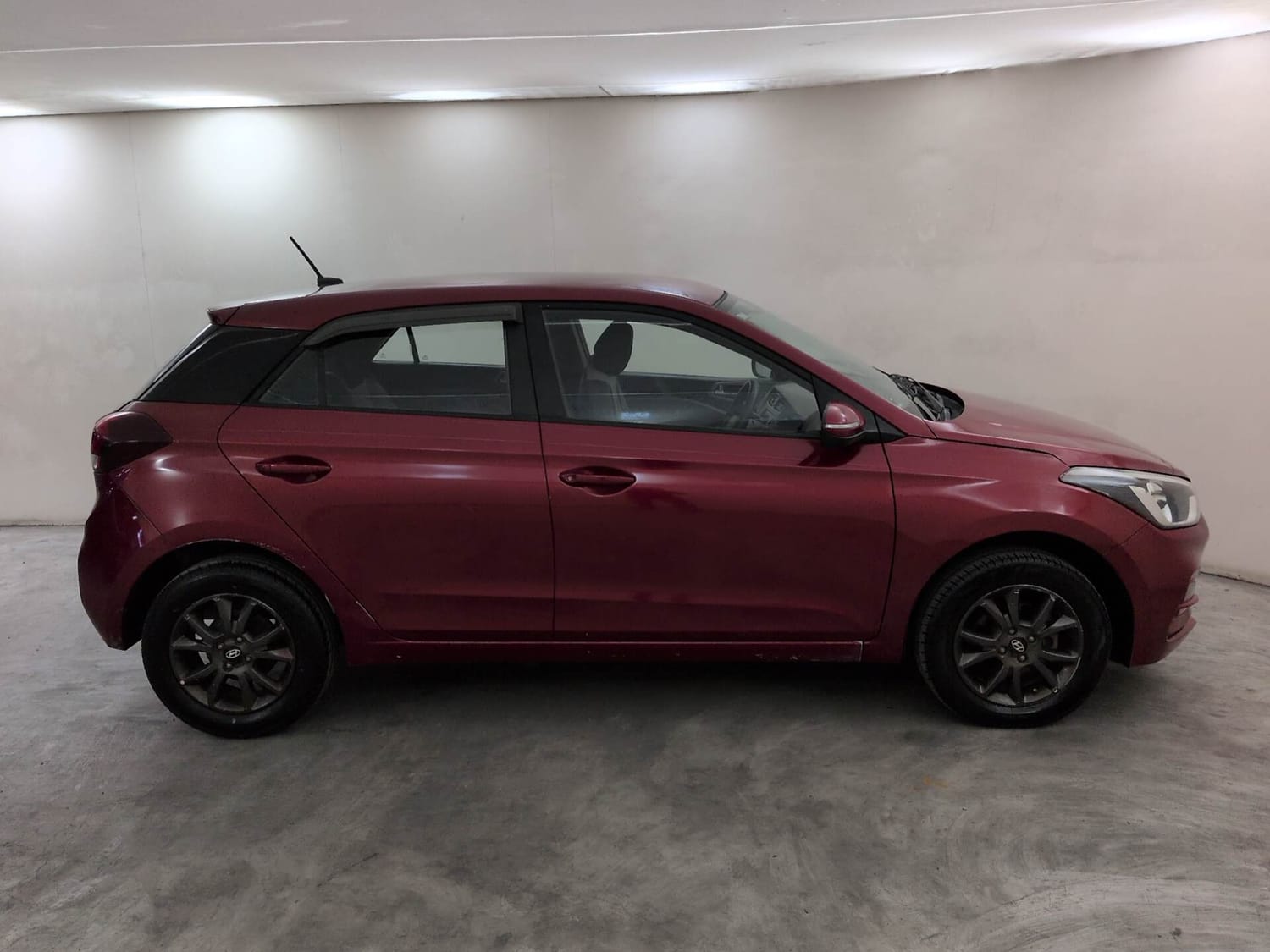 Used 2019 Hyundai Elite i20 Sportz Plus 1.2 Petrol Manual exterior RIGHT SIDE VIEW
