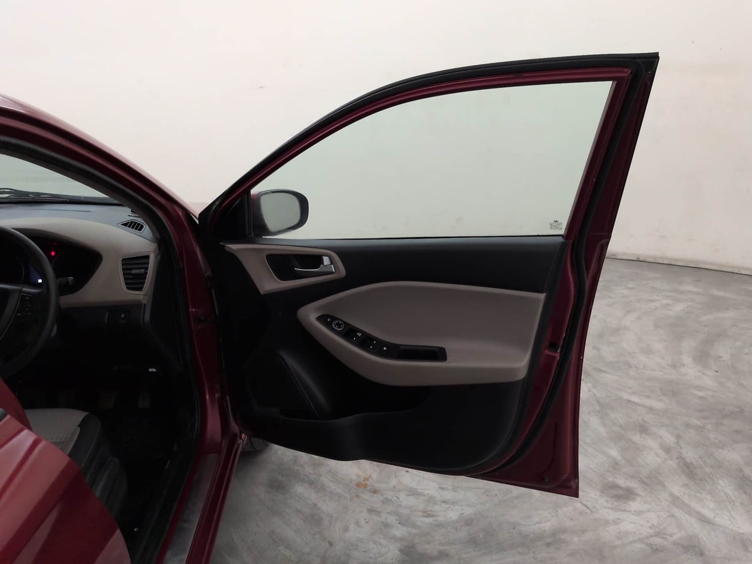 Used 2019 Hyundai Elite i20 Sportz Plus 1.2 Petrol Manual interior RIGHT FRONT DOOR OPEN VIEW