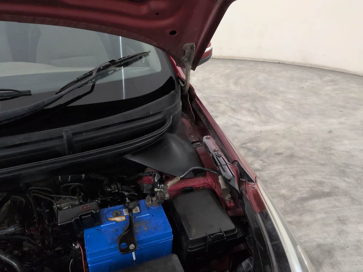 Used 2019 Hyundai Elite i20 Sportz Plus 1.2 Petrol Manual engine ENGINE LEFT SIDE HINGE & APRON VIEW