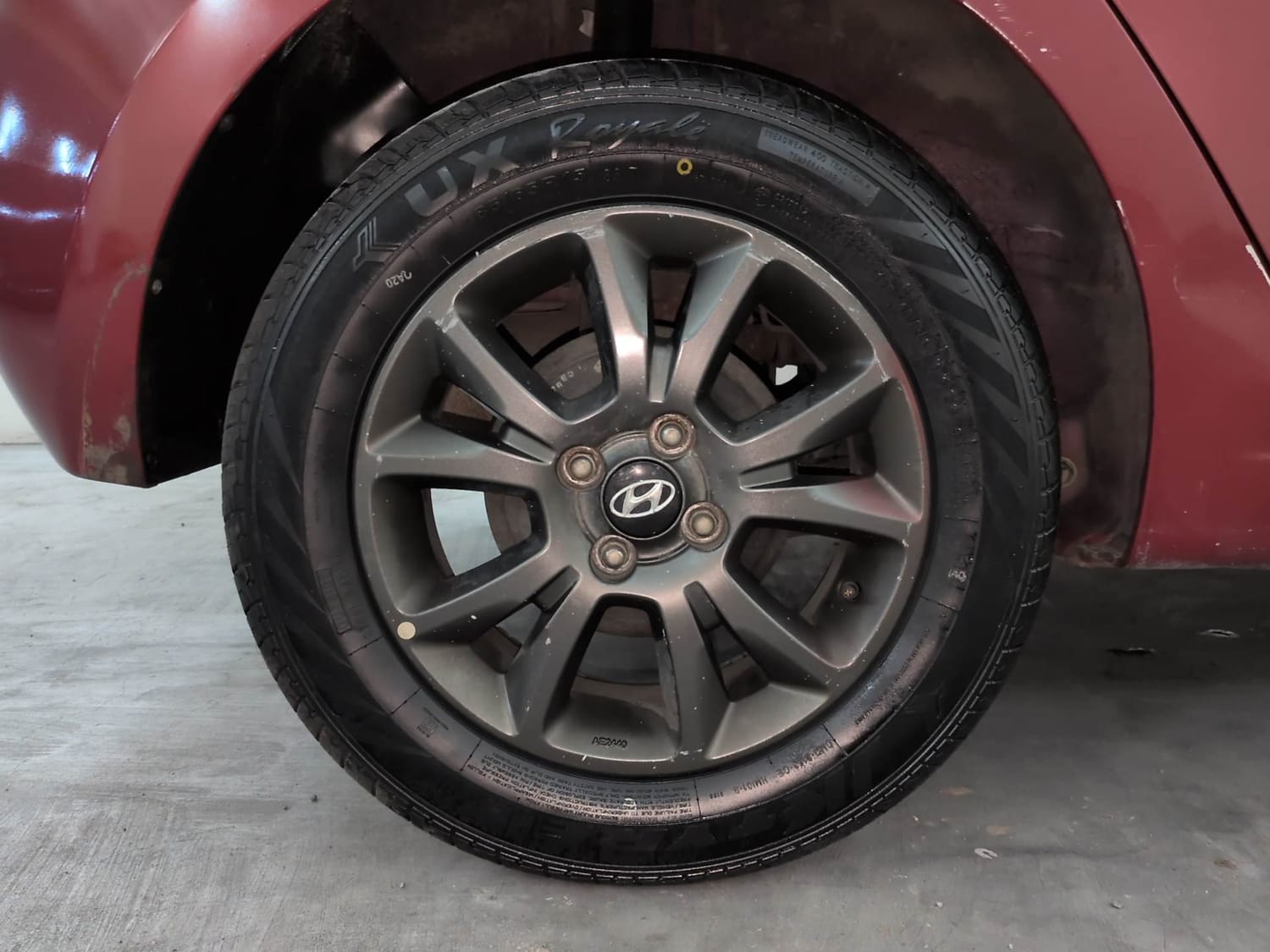 Used 2019 Hyundai Elite i20 Sportz Plus 1.2 Petrol Manual tyres RIGHT REAR TYRE RIM VIEW
