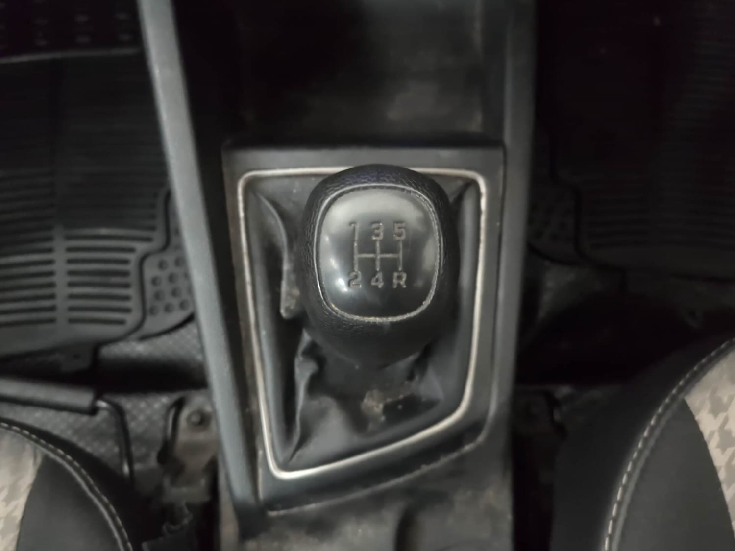 Used 2019 Hyundai Elite i20 Sportz Plus 1.2 Petrol Manual interior GEAR  KNOB VIEW