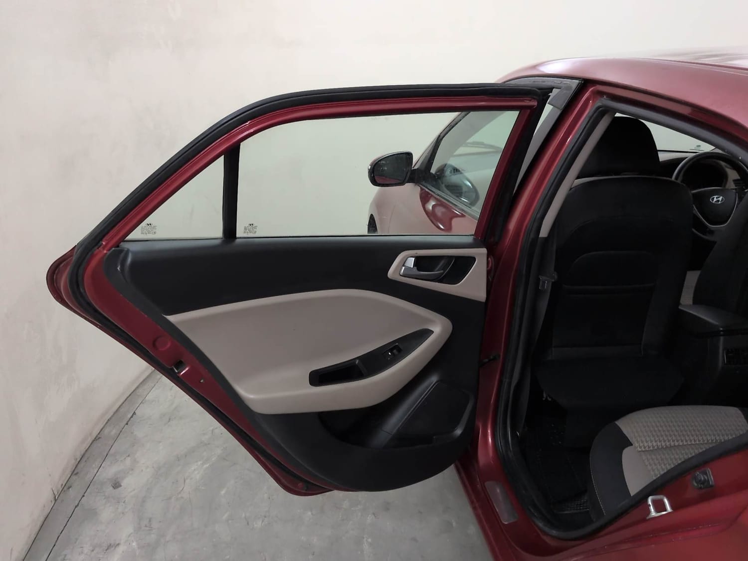 Used 2019 Hyundai Elite i20 Sportz Plus 1.2 Petrol Manual interior LEFT REAR DOOR OPEN VIEW